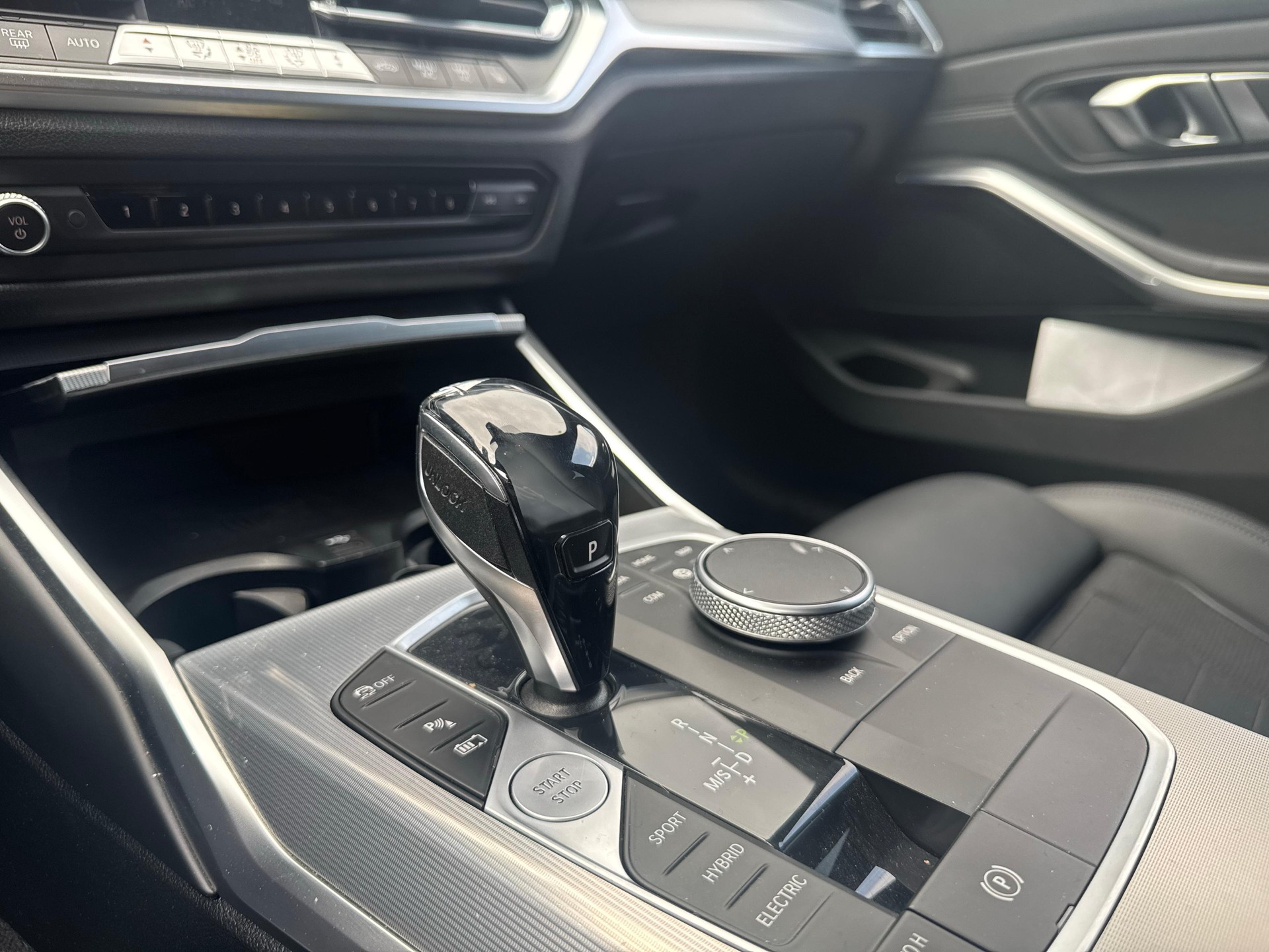 BMW 320e xDrive SAG Touring-image-17