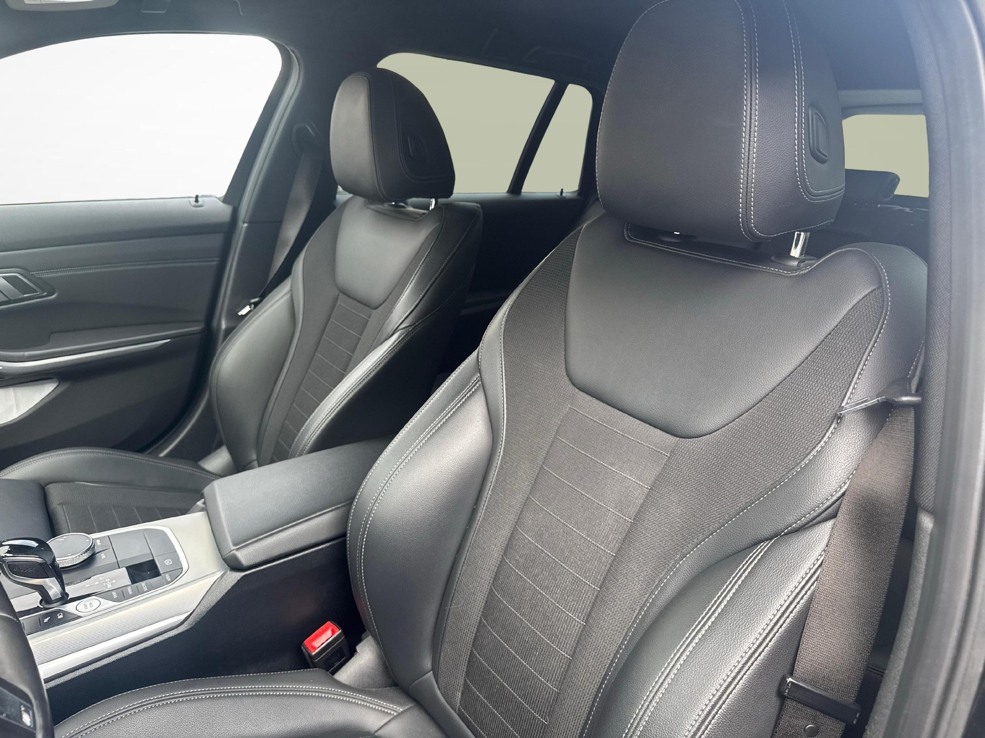 BMW 320e xDrive SAG Touring-image-11