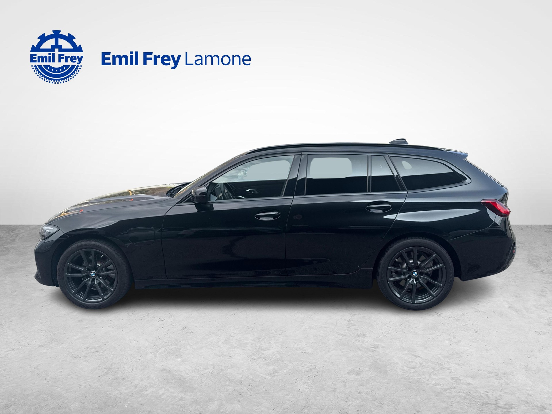 BMW 320e xDrive SAG Touring-image-3