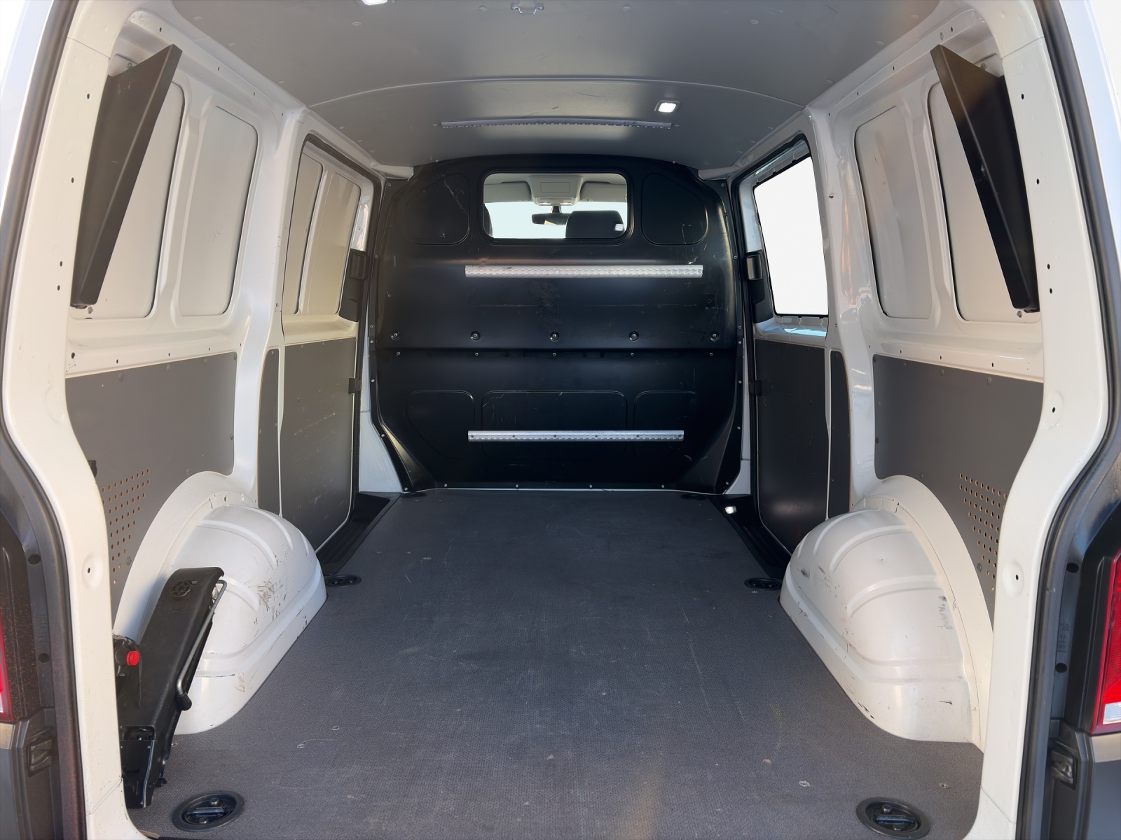 VW T6.1 2.0 TDI-image-12