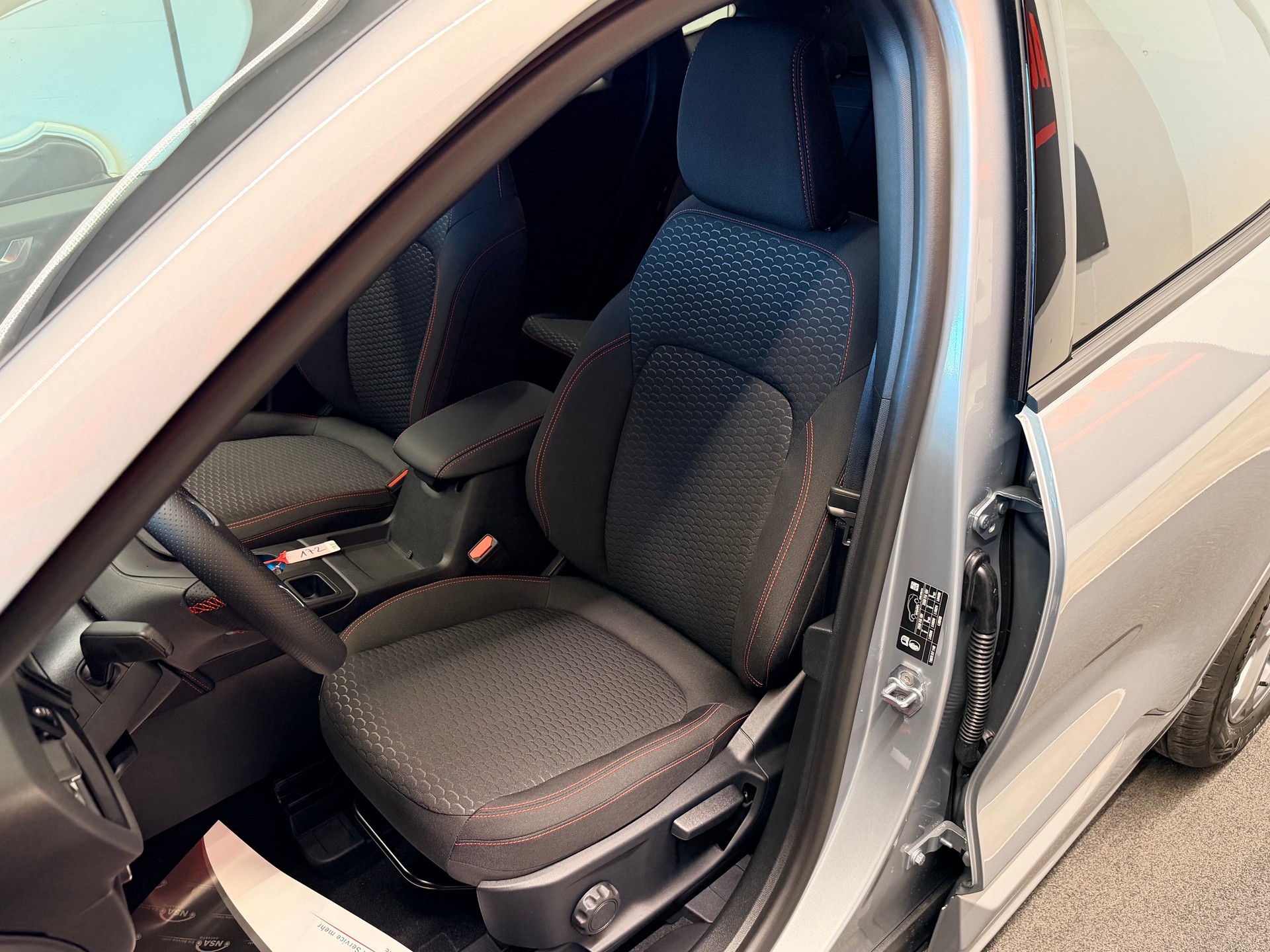 FORD Kuga 2.5 FHEV ST-Line 4WD-image-14