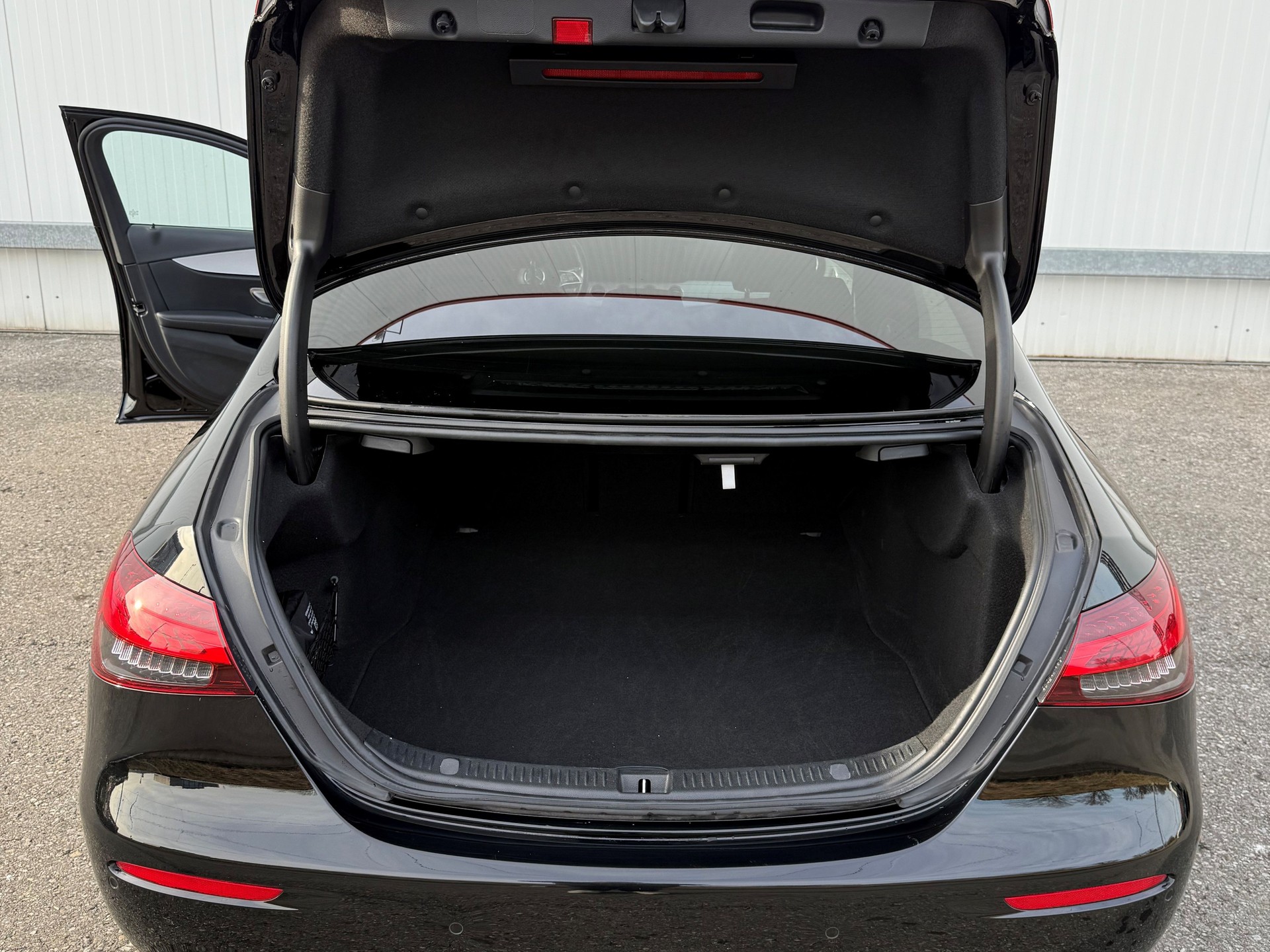 MERCEDES-BENZ 4 Matic E 220 d 9G-Tronic ***Gratis Service***-image-8