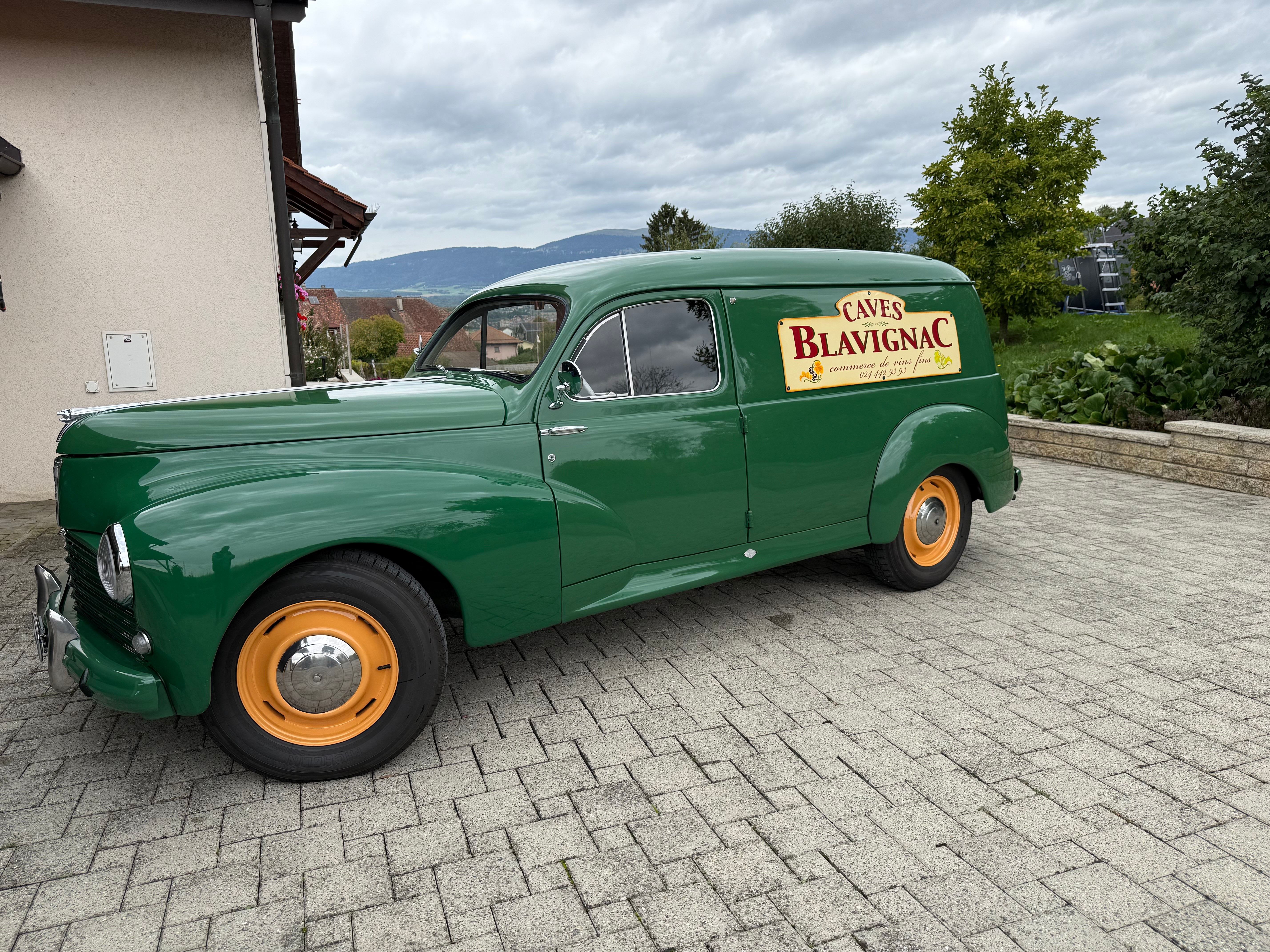 Car photo