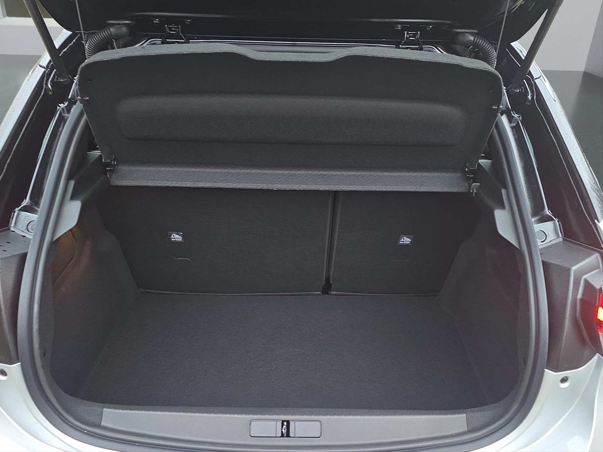 OPEL Corsa 1.2 T Hybrid Limited Edition-image-16