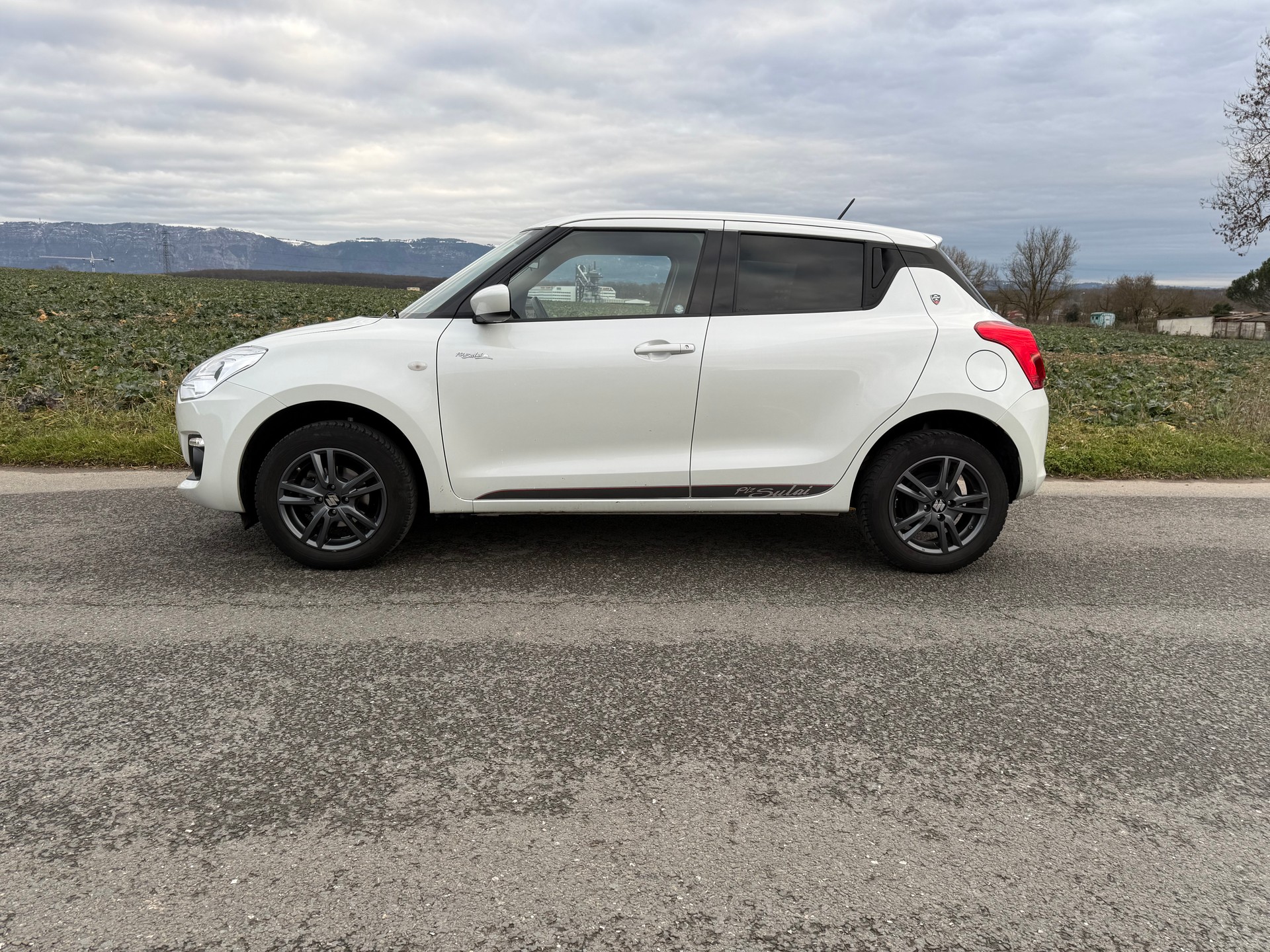 SUZUKI Swift 1.2i 16V Piz Sulai 4x4 voiture suisse . no fumeur. service suivi. expertisé du jour-image-6