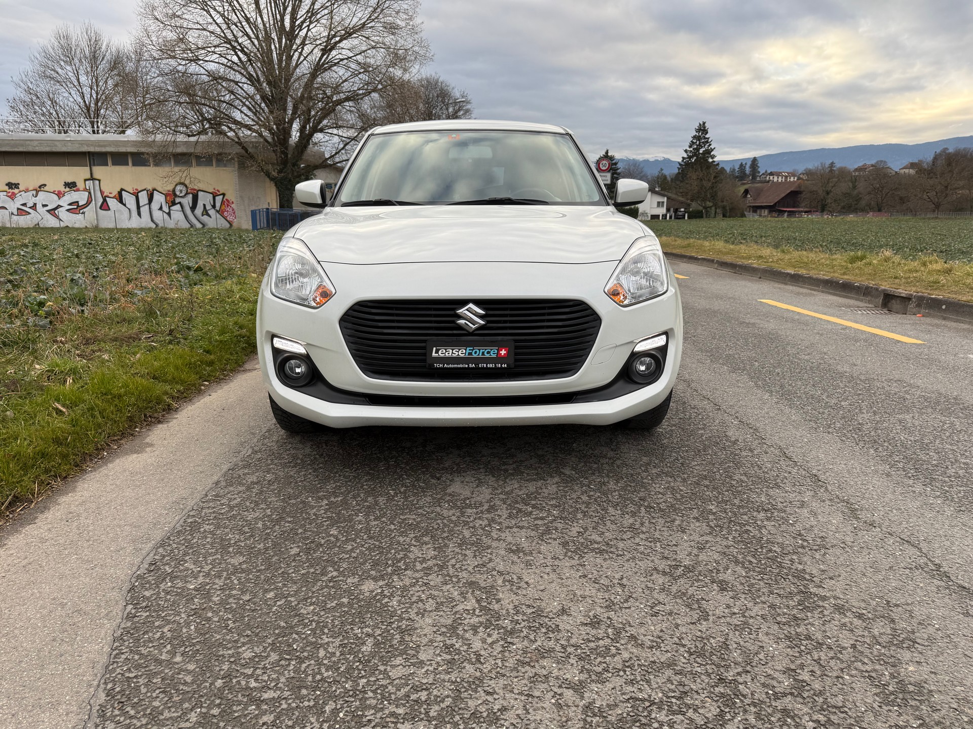 SUZUKI Swift 1.2i 16V Piz Sulai 4x4 voiture suisse . no fumeur. service suivi. expertisé du jour-image-2