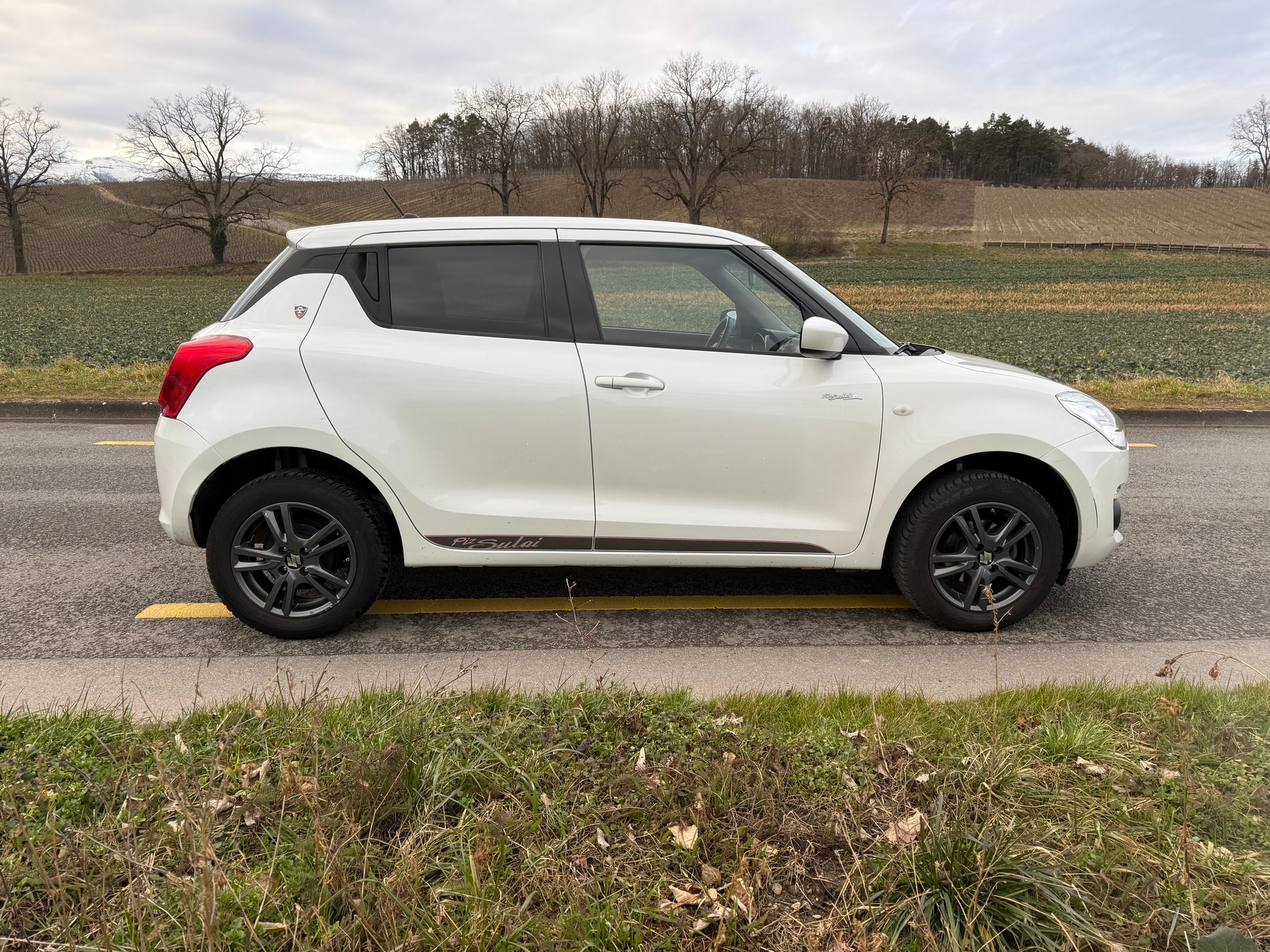 SUZUKI Swift 1.2i 16V Piz Sulai 4x4 voiture suisse . no fumeur. service suivi. expertisé du jour-image-7