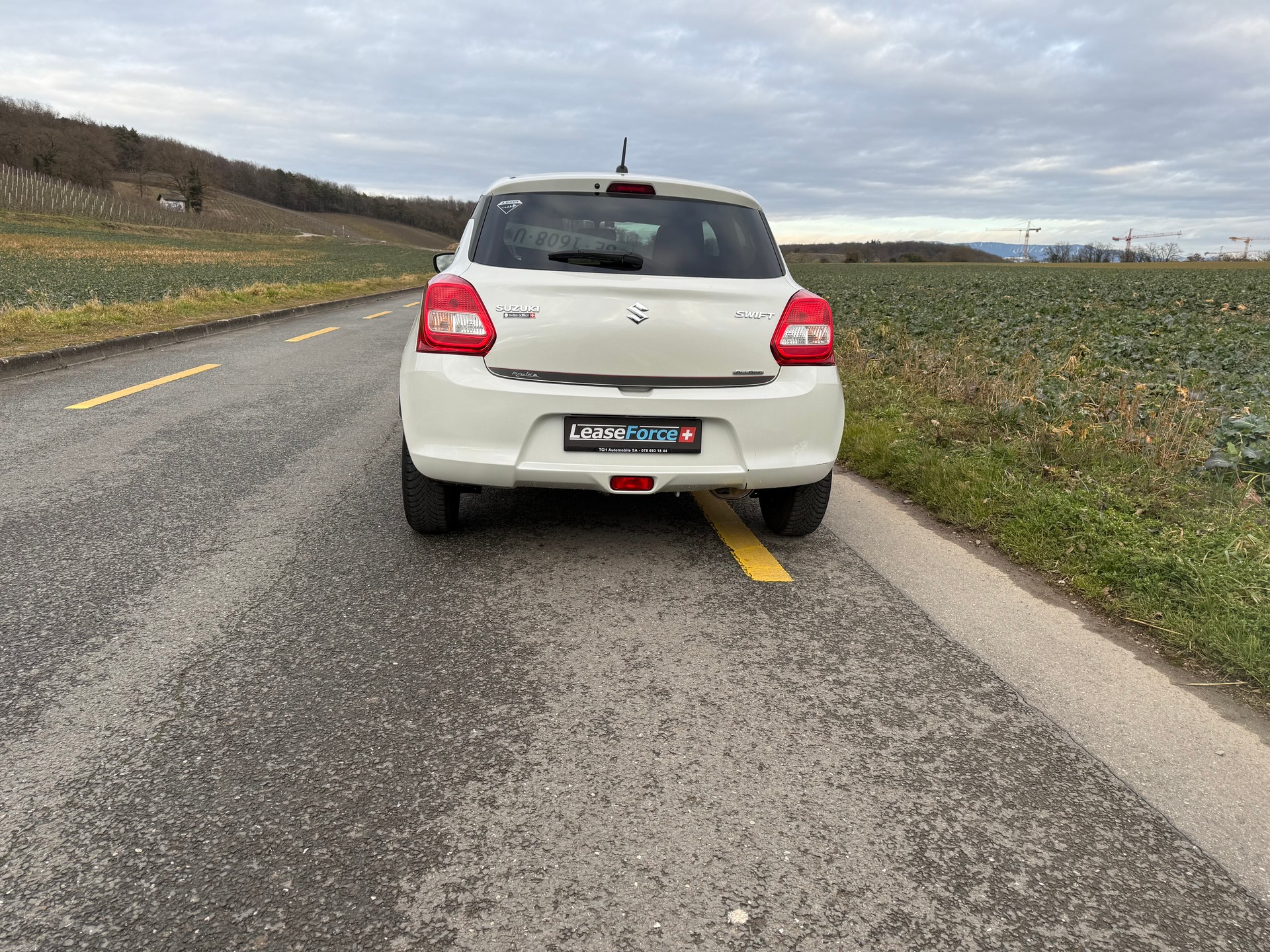 SUZUKI Swift 1.2i 16V Piz Sulai 4x4 voiture suisse . no fumeur. service suivi. expertisé du jour-image-3