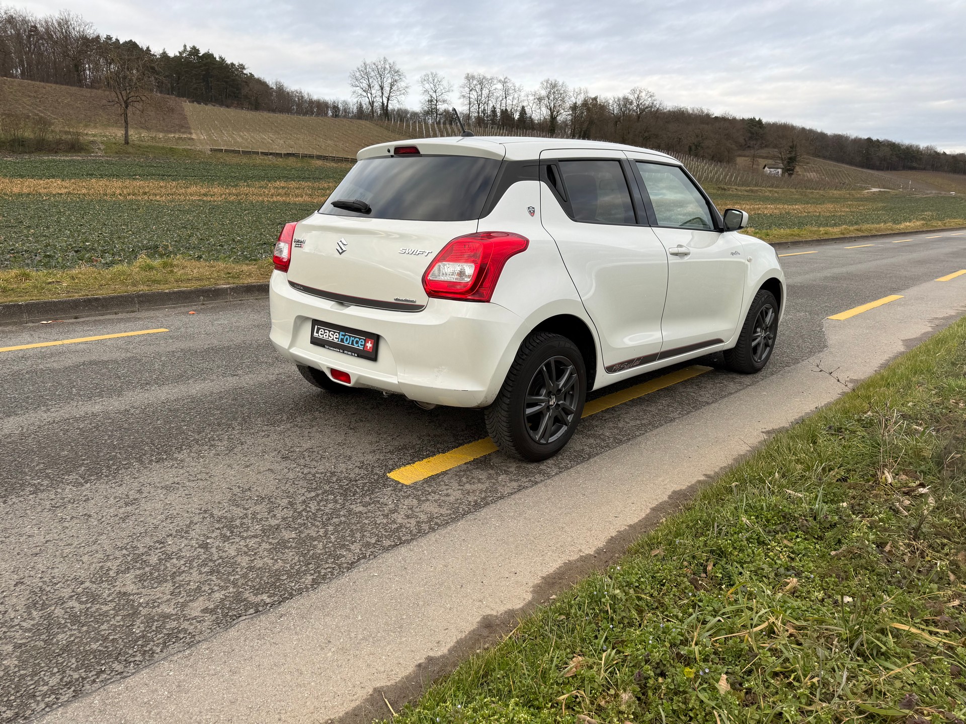 SUZUKI Swift 1.2i 16V Piz Sulai 4x4 voiture suisse . no fumeur. service suivi. expertisé du jour-image-5