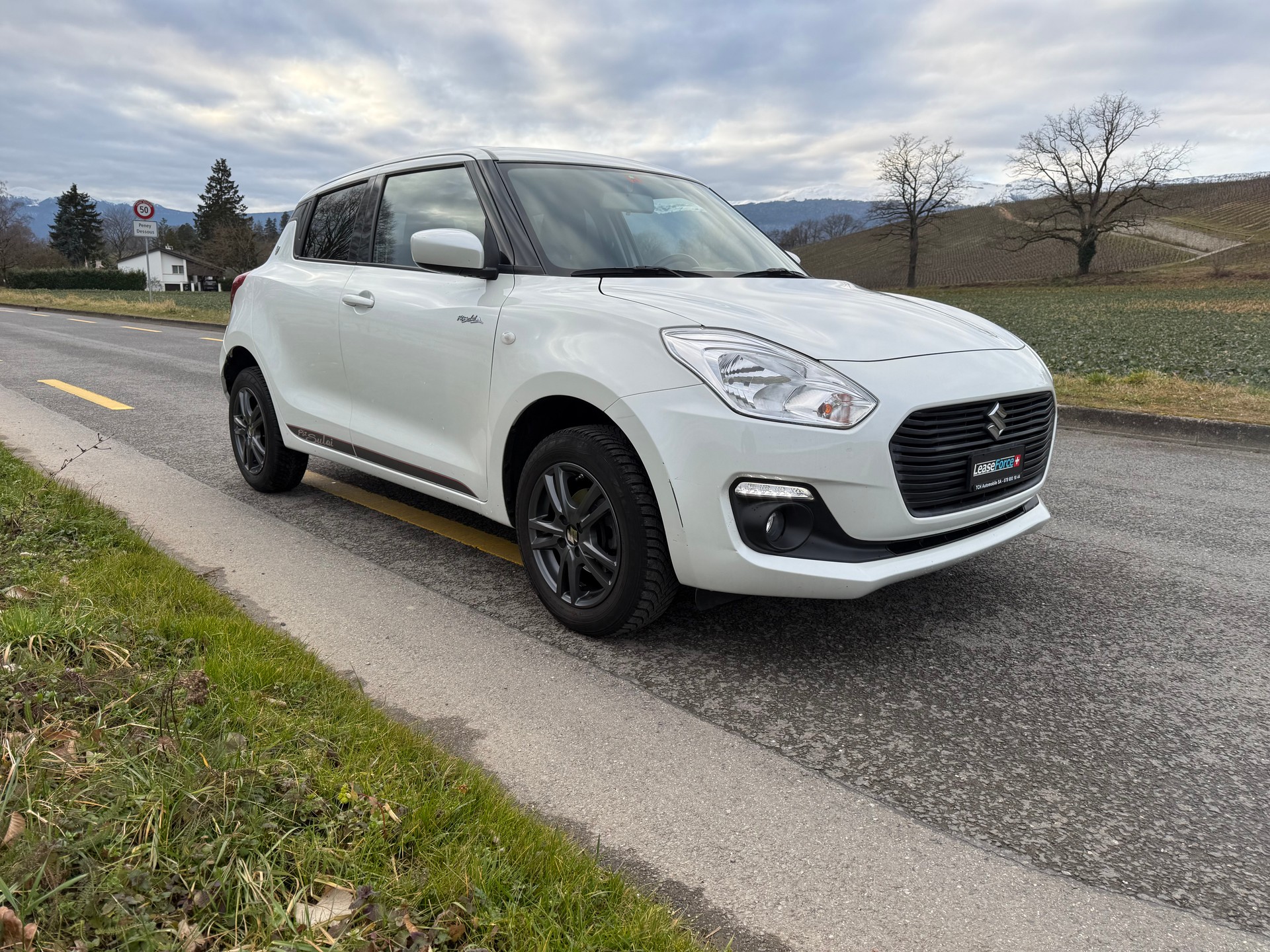 SUZUKI Swift 1.2i 16V Piz Sulai 4x4 voiture suisse . no fumeur. service suivi. expertisé du jour-image-1