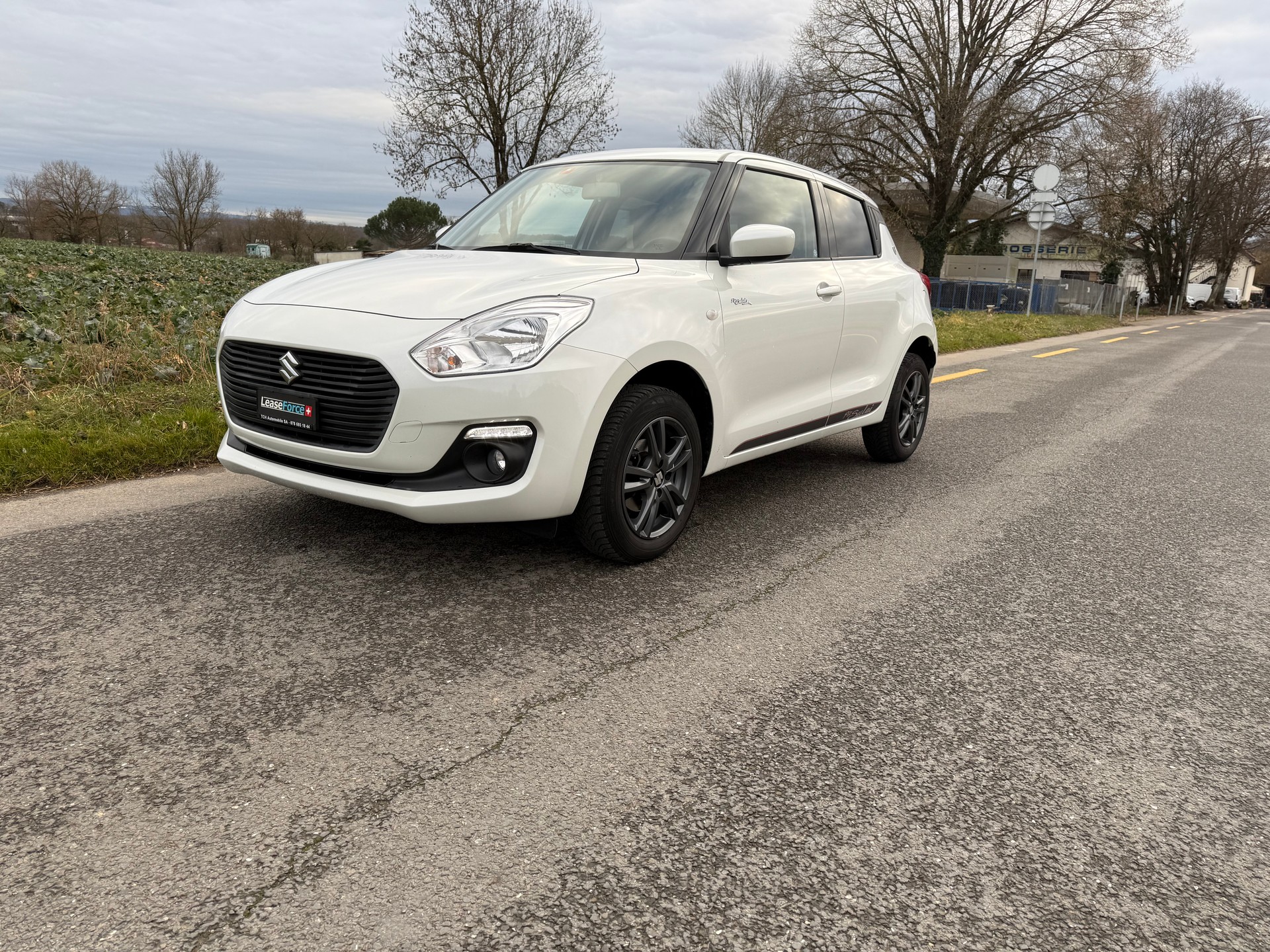 SUZUKI Swift 1.2i 16V Piz Sulai 4x4 voiture suisse . no fumeur. service suivi. expertisé du jour-image-0