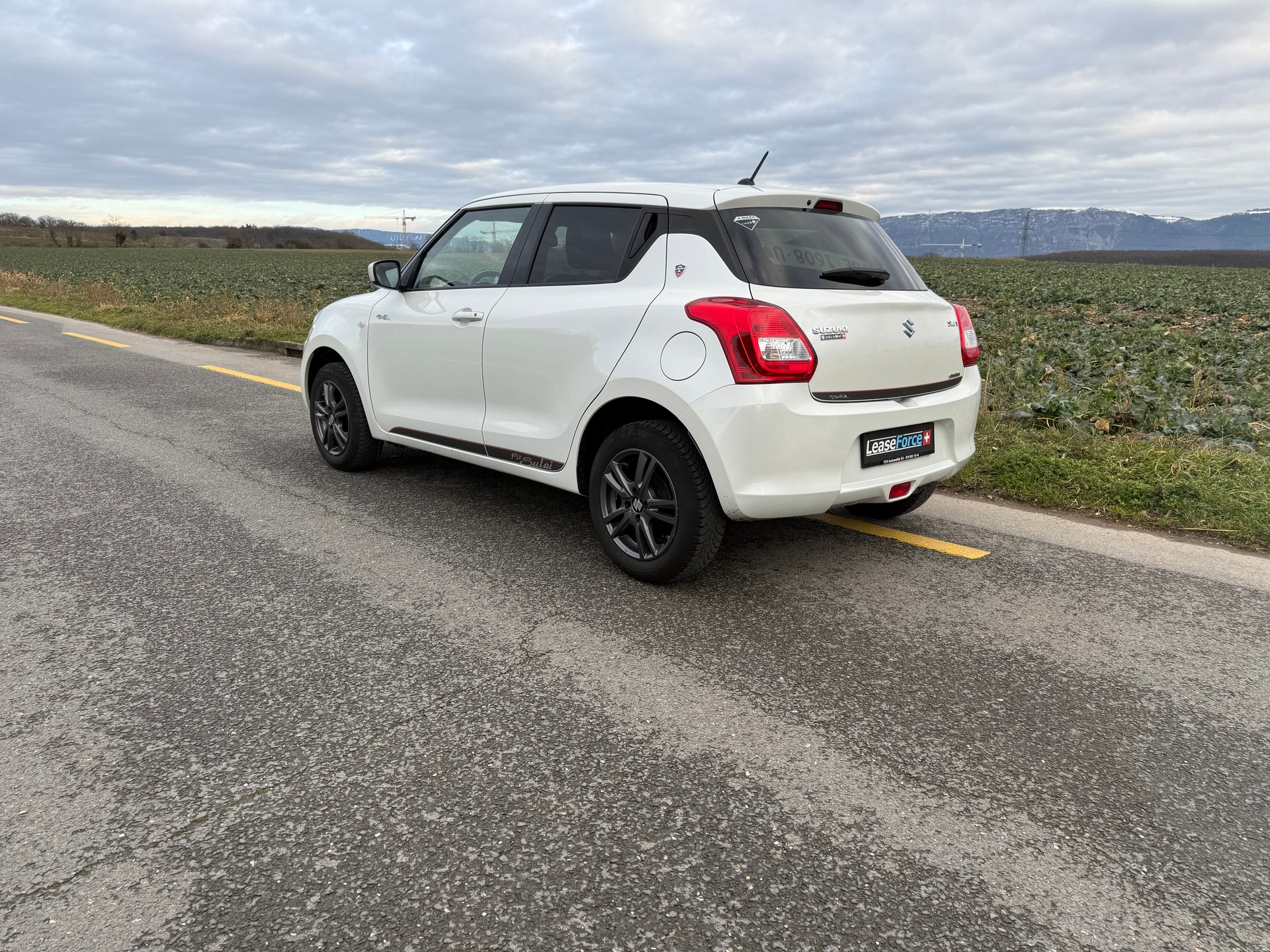SUZUKI Swift 1.2i 16V Piz Sulai 4x4 voiture suisse . no fumeur. service suivi. expertisé du jour-image-4