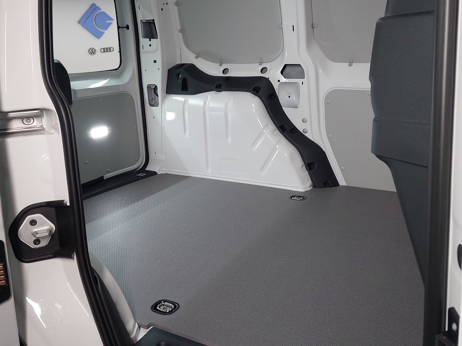VW Caddy Cargo 2.0 TDI 4 Motion-image-8