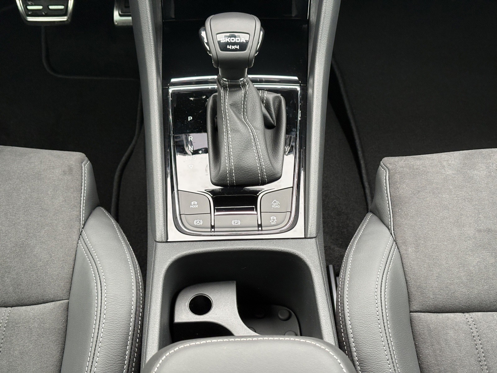 SKODA Karoq 2.0 TSI SportLine 4x4 DSG-image-14