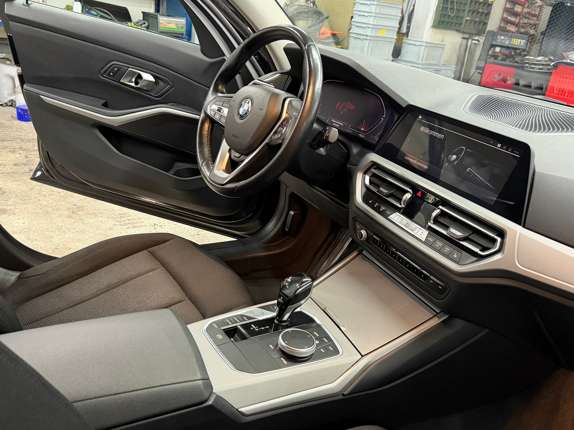 BMW 320d xDrive 48V Touring Steptronic-image-8