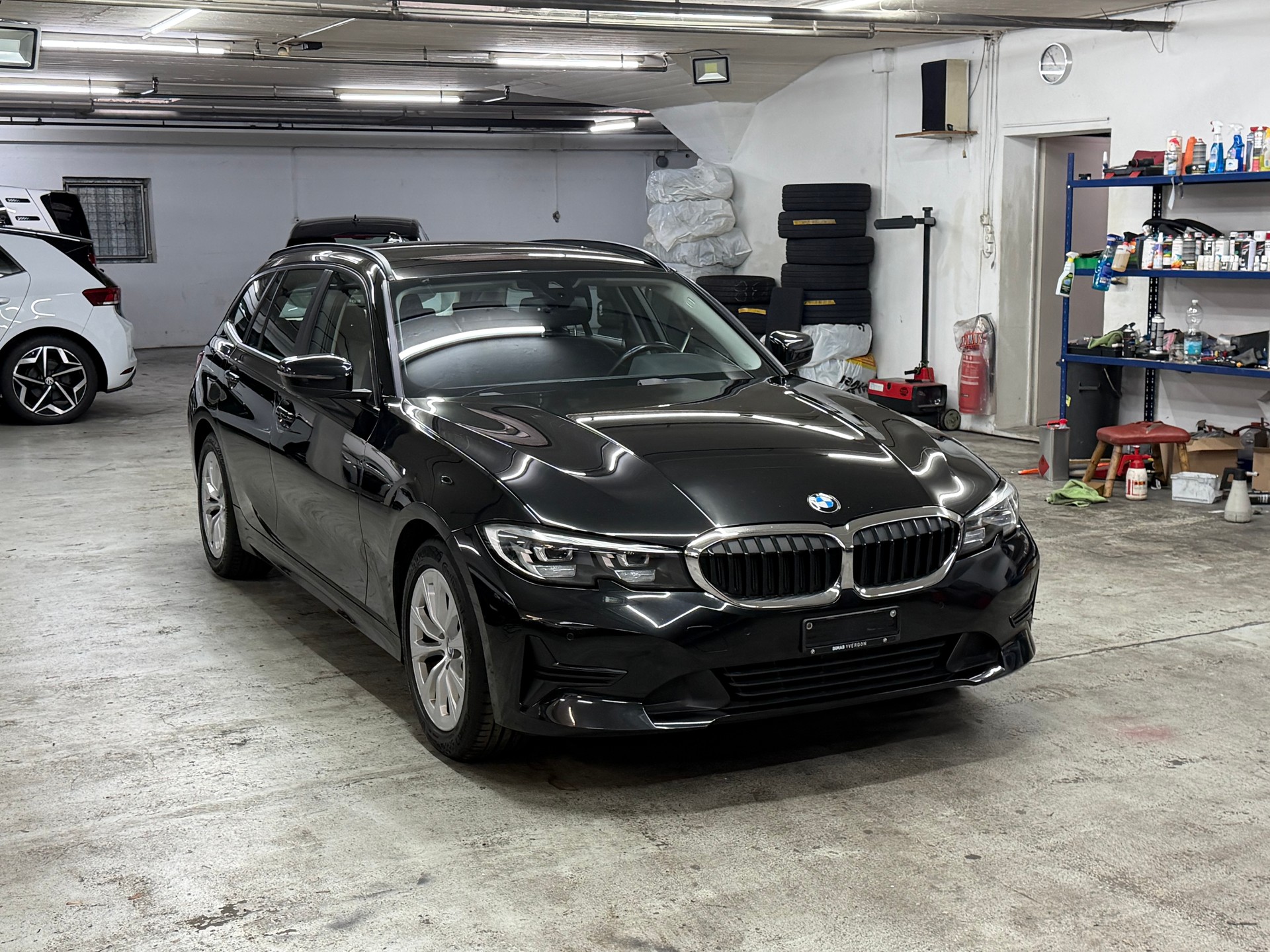 BMW 320d xDrive 48V Touring Steptronic-image-1