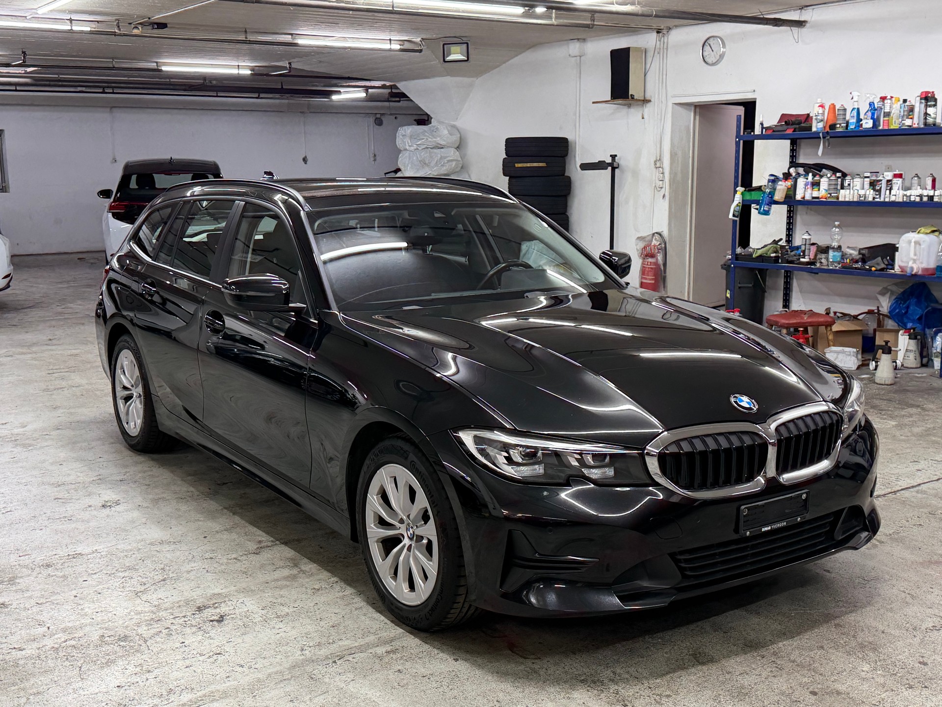 BMW 320d xDrive 48V Touring Steptronic-image-5