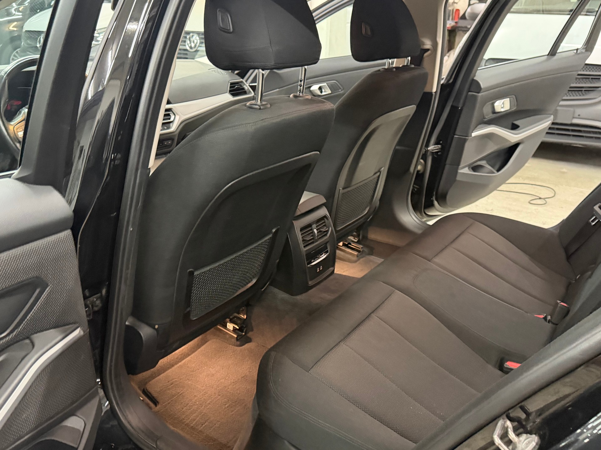 BMW 320d xDrive 48V Touring Steptronic-image-11