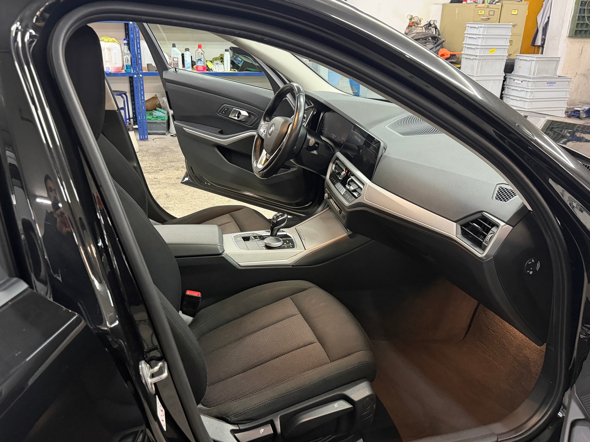 BMW 320d xDrive 48V Touring Steptronic-image-7