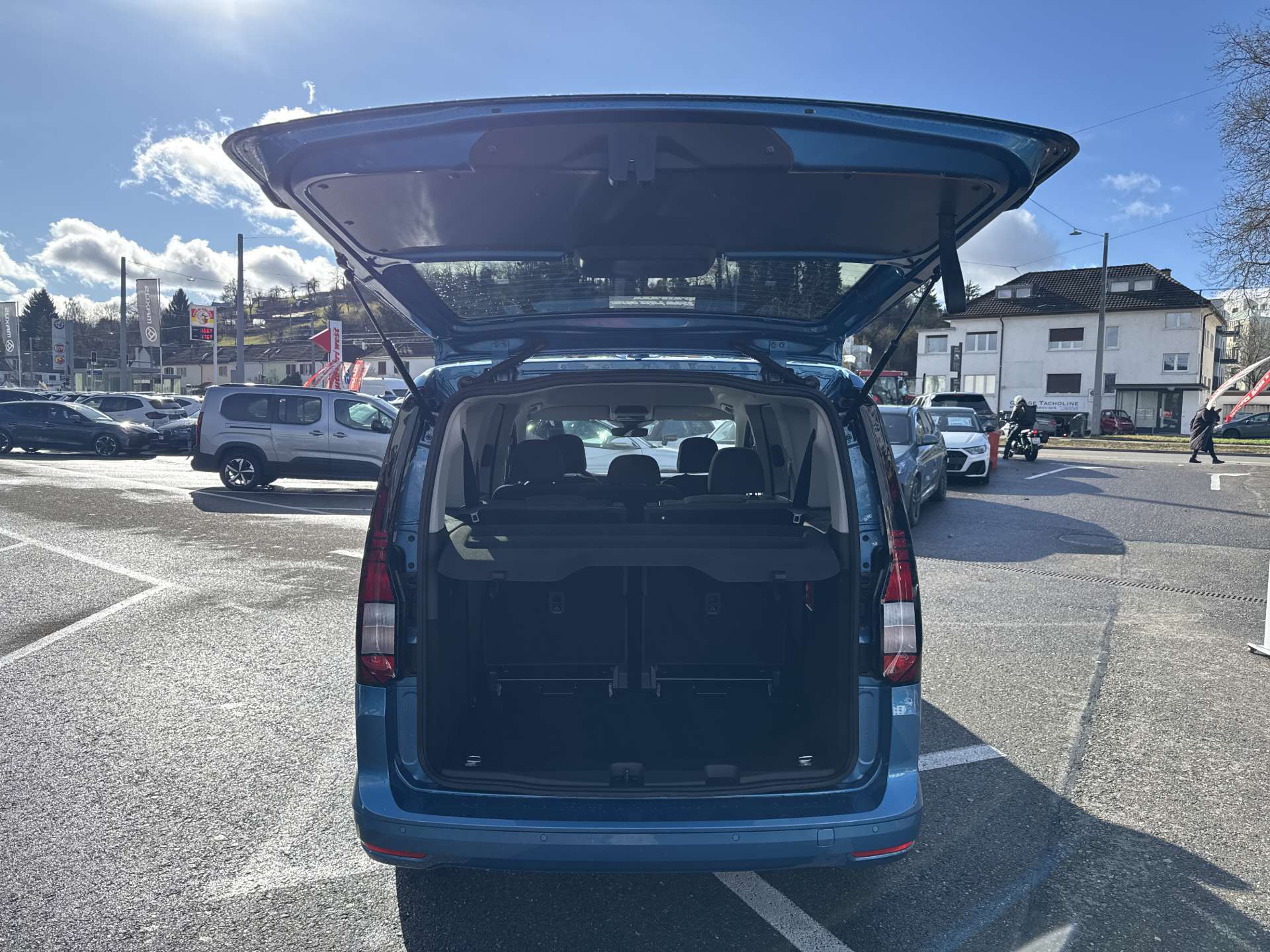 VW Caddy Maxi 1.5 TSi 7-Plätzer DSG-Automat-image-6