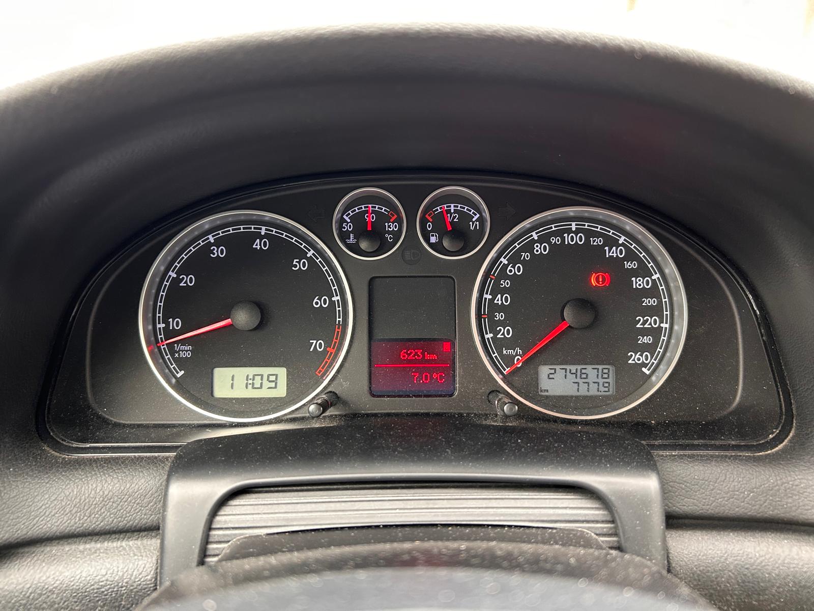 VW Passat Variant 2.3 V5 Comfortline-image-18