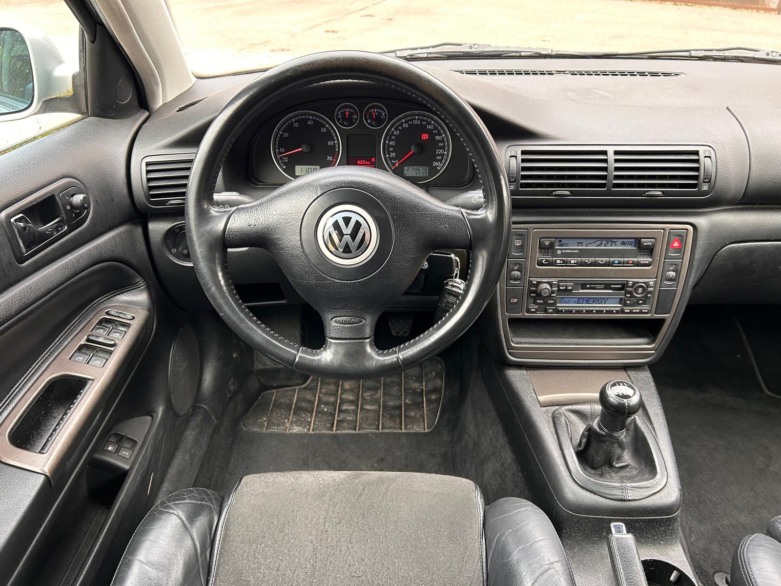 VW Passat Variant 2.3 V5 Comfortline-image-16