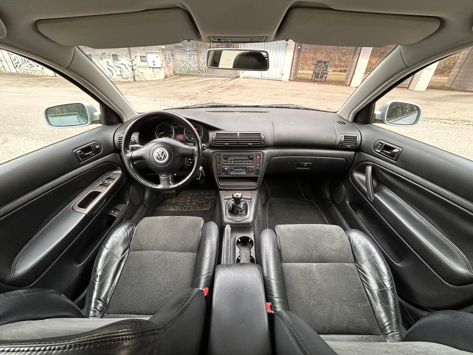 VW Passat Variant 2.3 V5 Comfortline-image-15