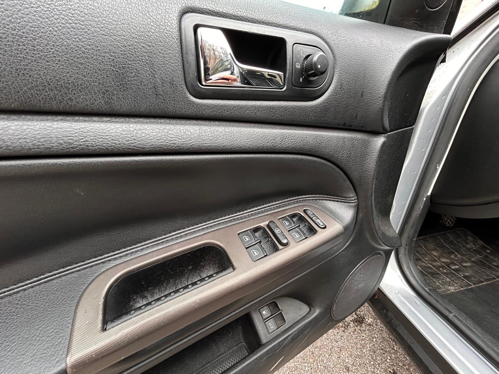VW Passat Variant 2.3 V5 Comfortline-image-19