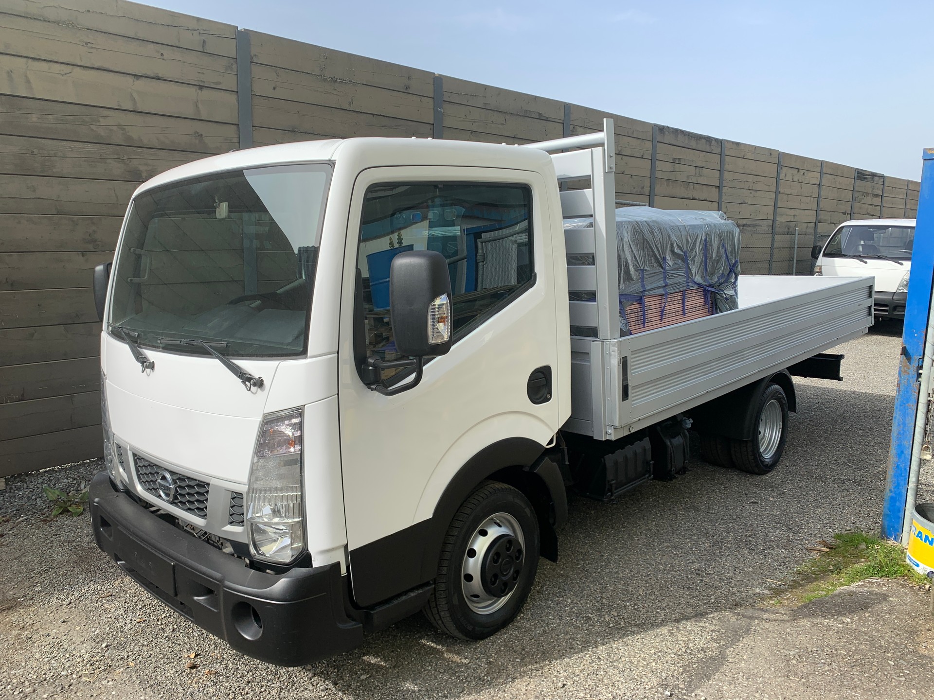 NISSAN NT400 35.13 L1 PRO-showroom-element-1