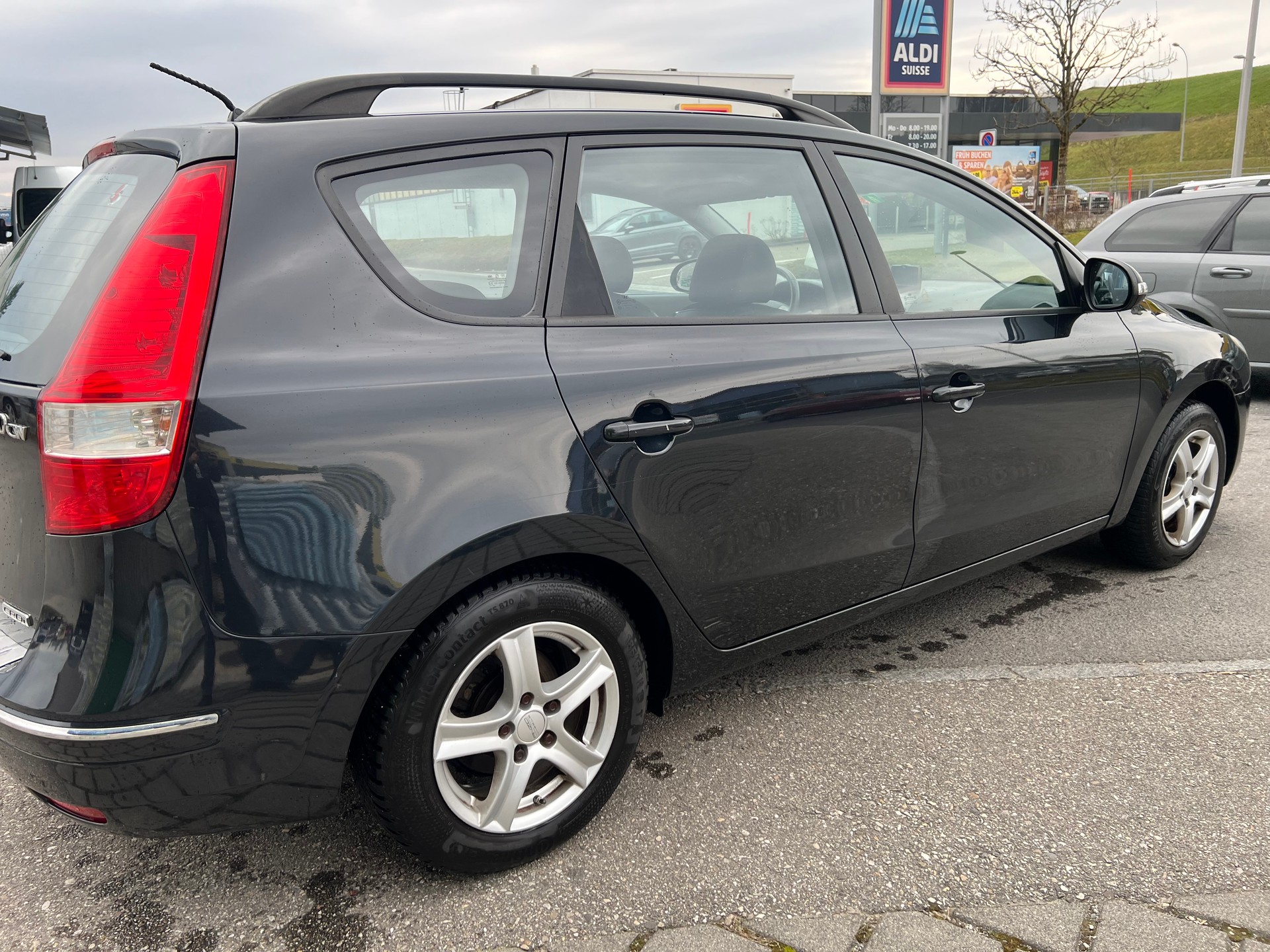 HYUNDAI i30 Wagon 2.0 CRDi Premium-image-4