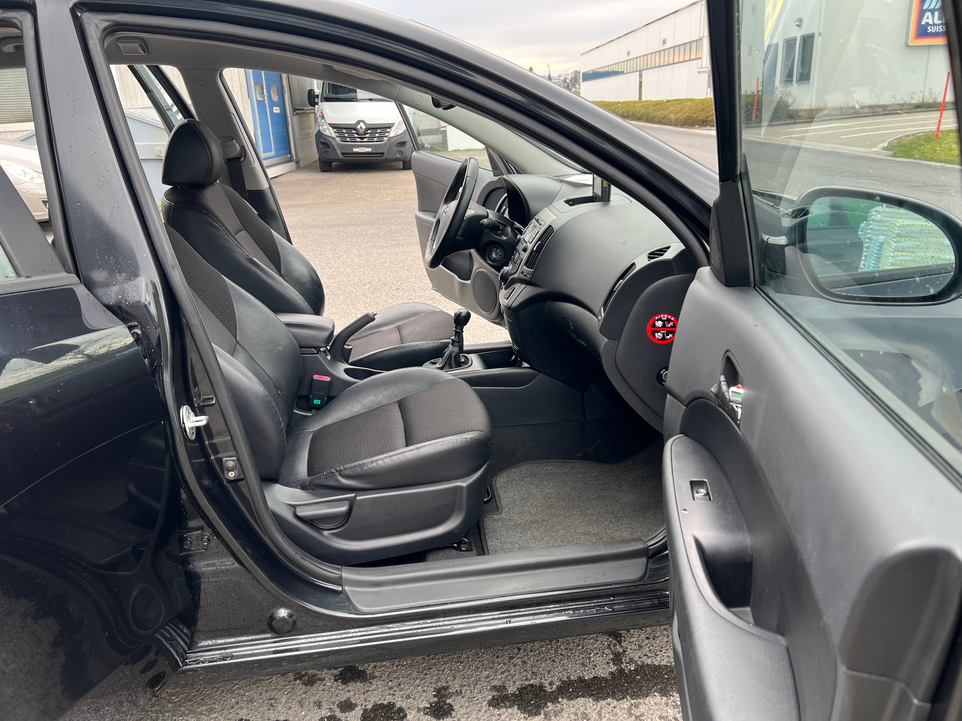 HYUNDAI i30 Wagon 2.0 CRDi Premium-image-9