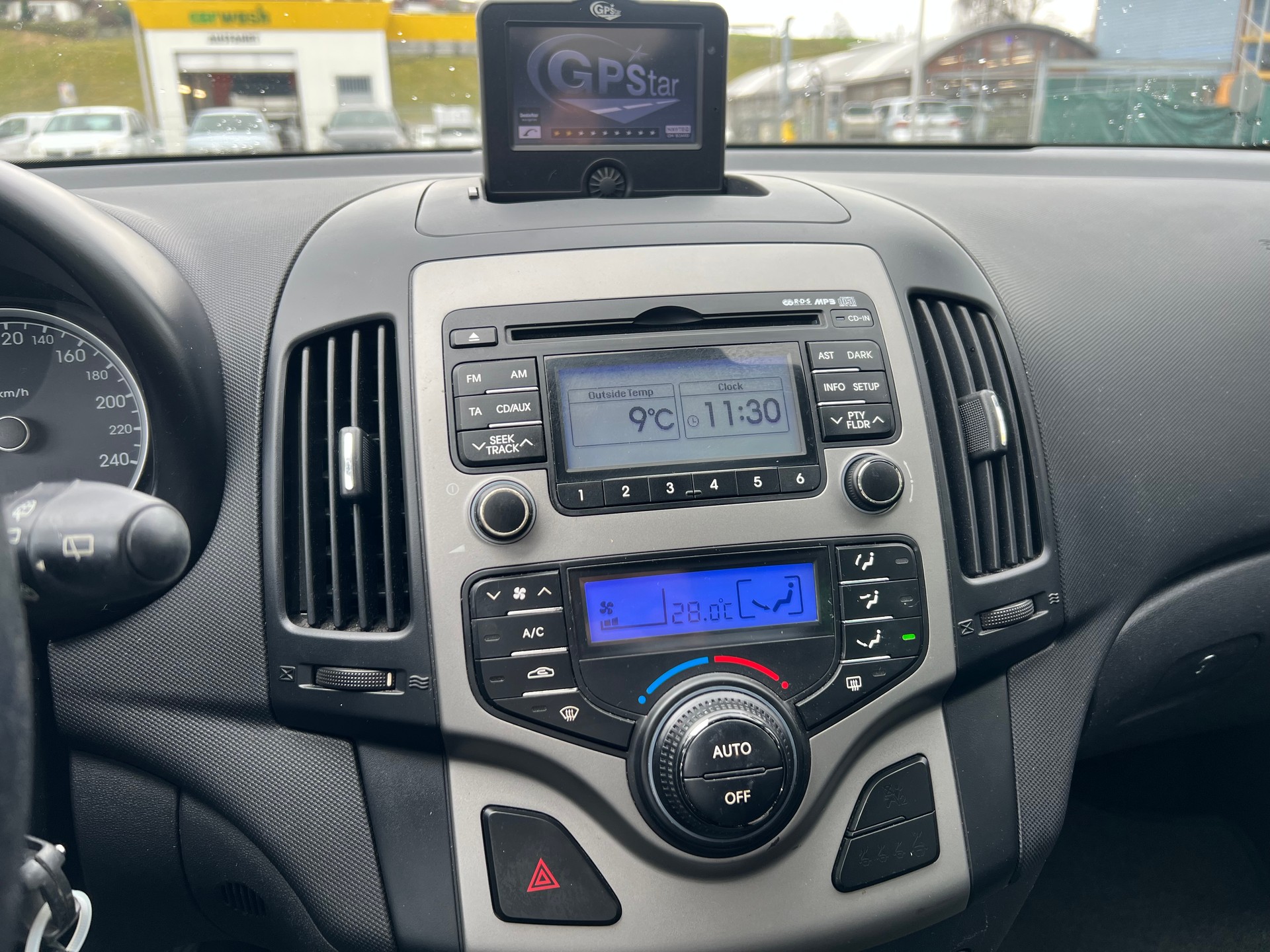 HYUNDAI i30 Wagon 2.0 CRDi Premium-image-13