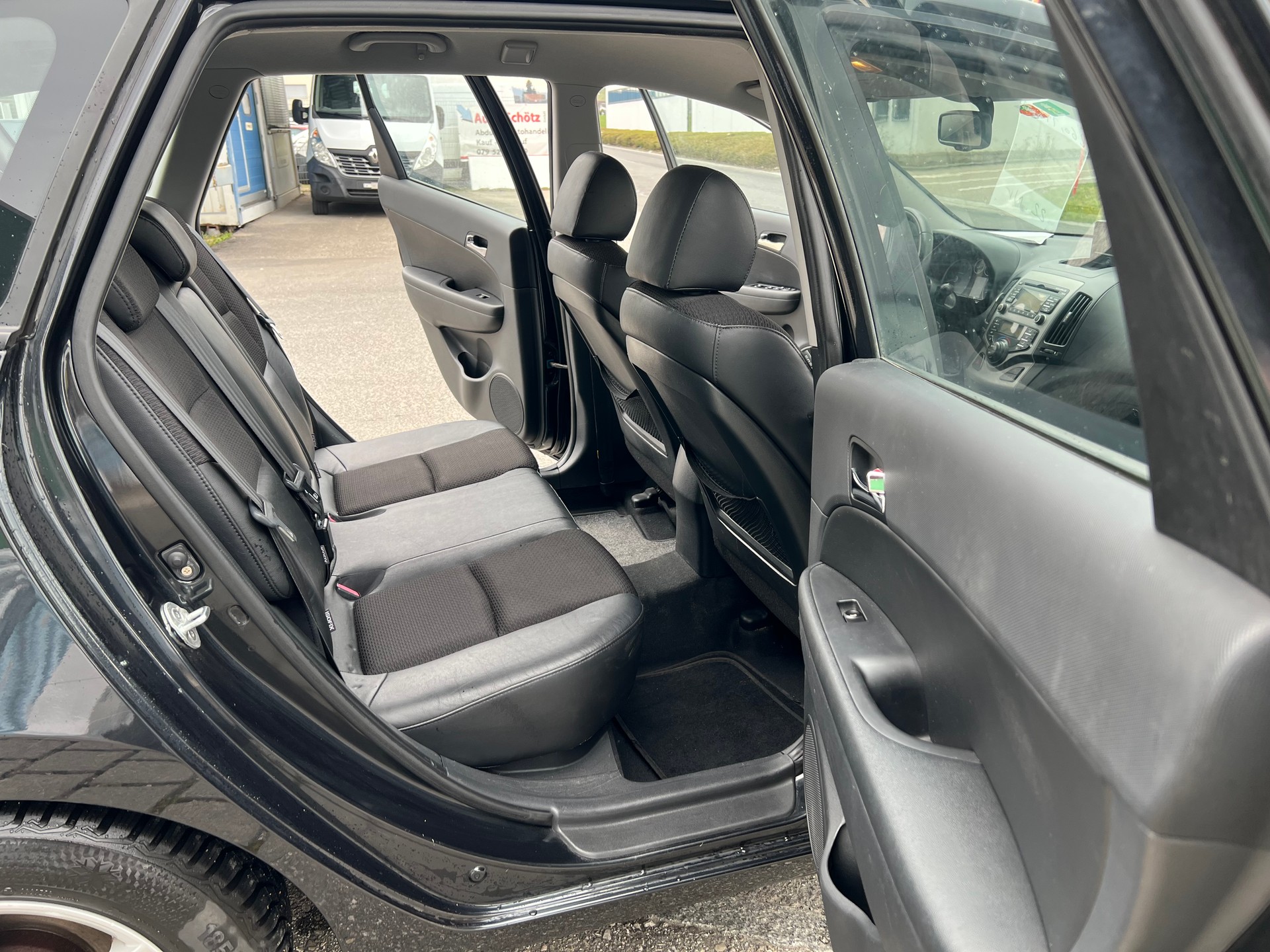 HYUNDAI i30 Wagon 2.0 CRDi Premium-image-11