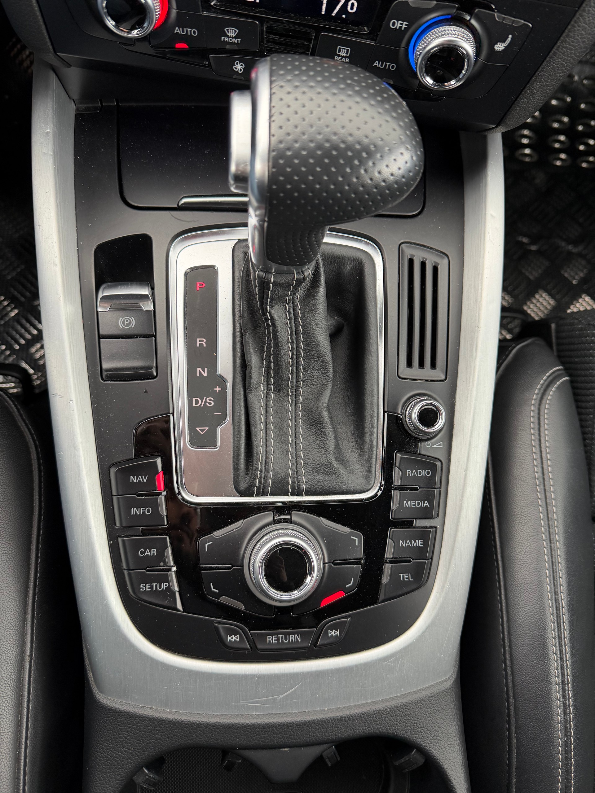 AUDI Q5 2.0 TFSI quattro tiptronic-image-15