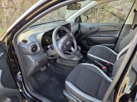 HYUNDAI i10 1.2 Amplia Aut.-image-5