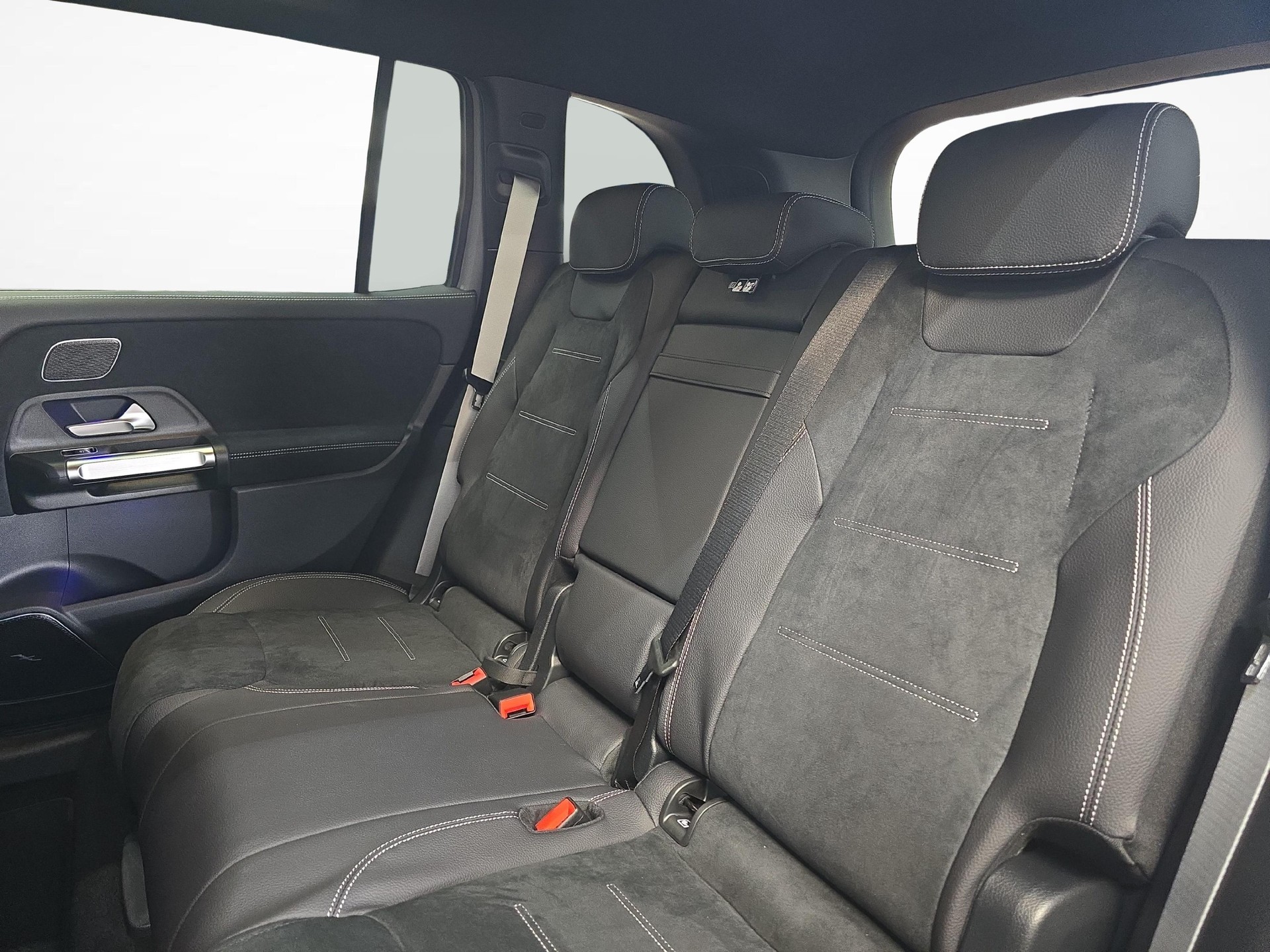 MERCEDES-BENZ GLB 220 4MATIC AMG Line-image-6