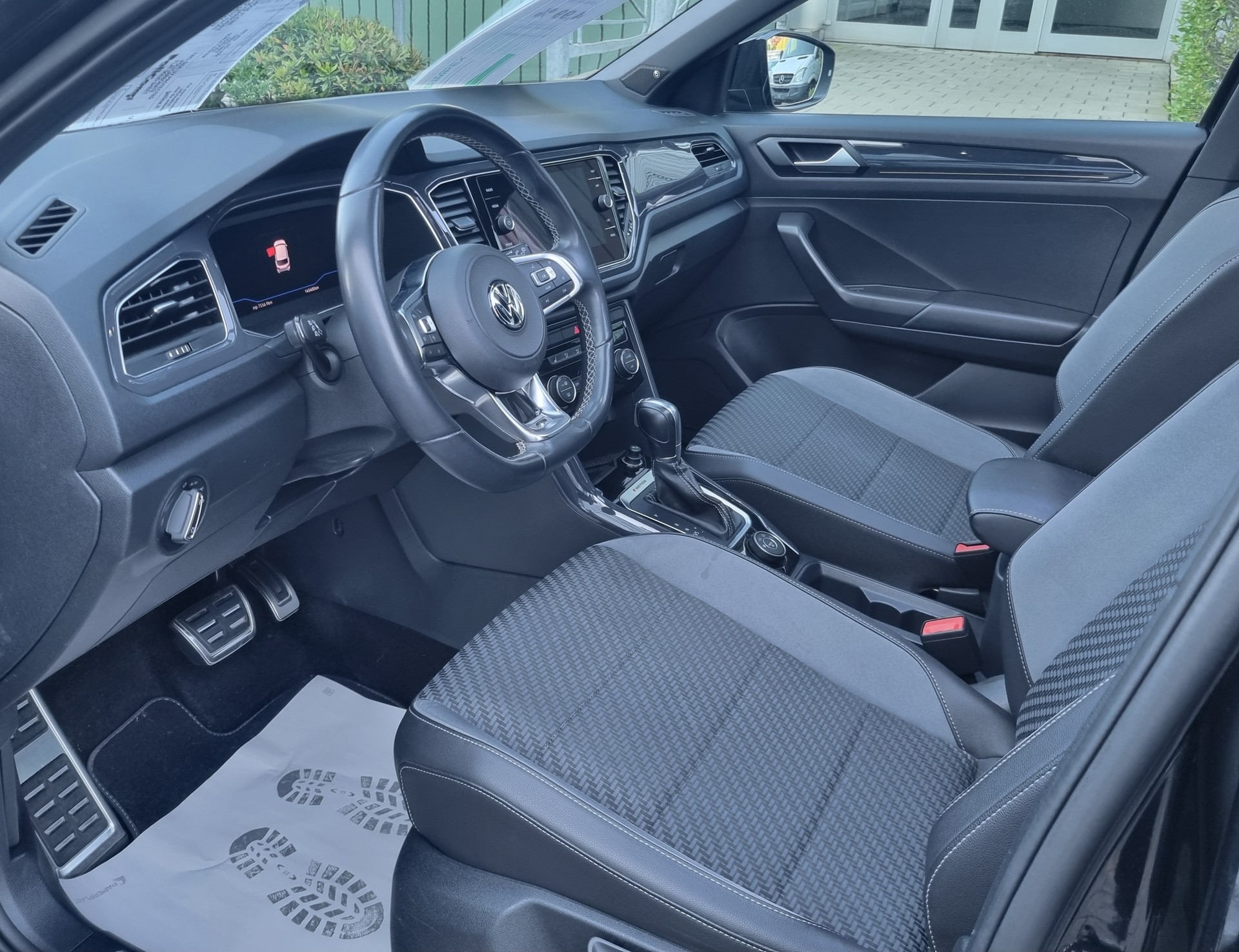 VW T-Roc 2.0 TDI R - Line DSG 4Motion-image-14