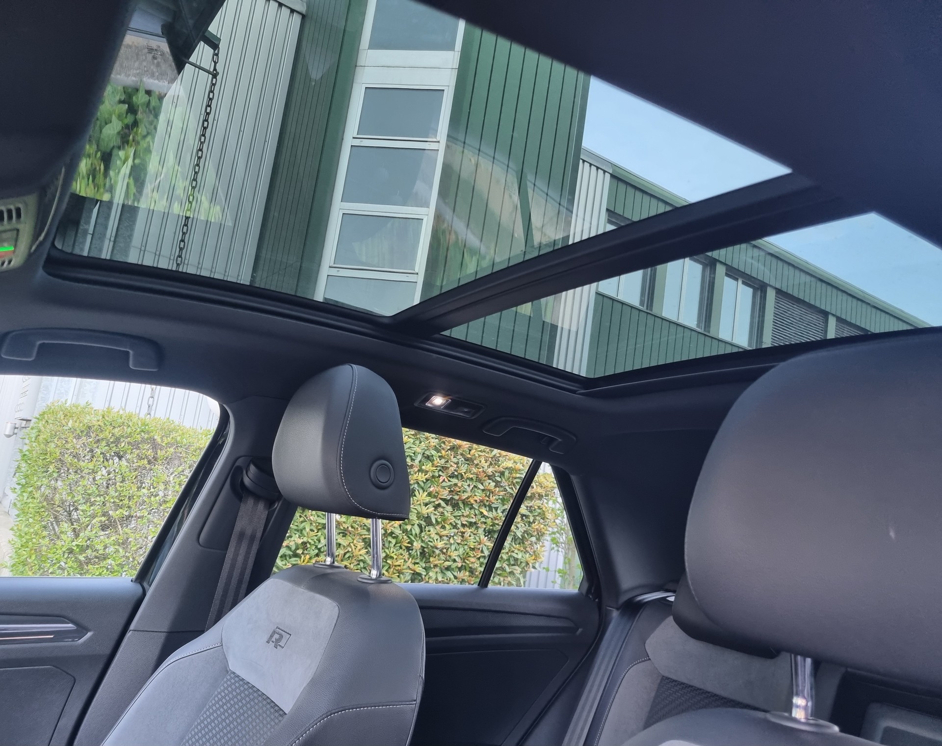 VW T-Roc 2.0 TDI R - Line DSG 4Motion-image-9