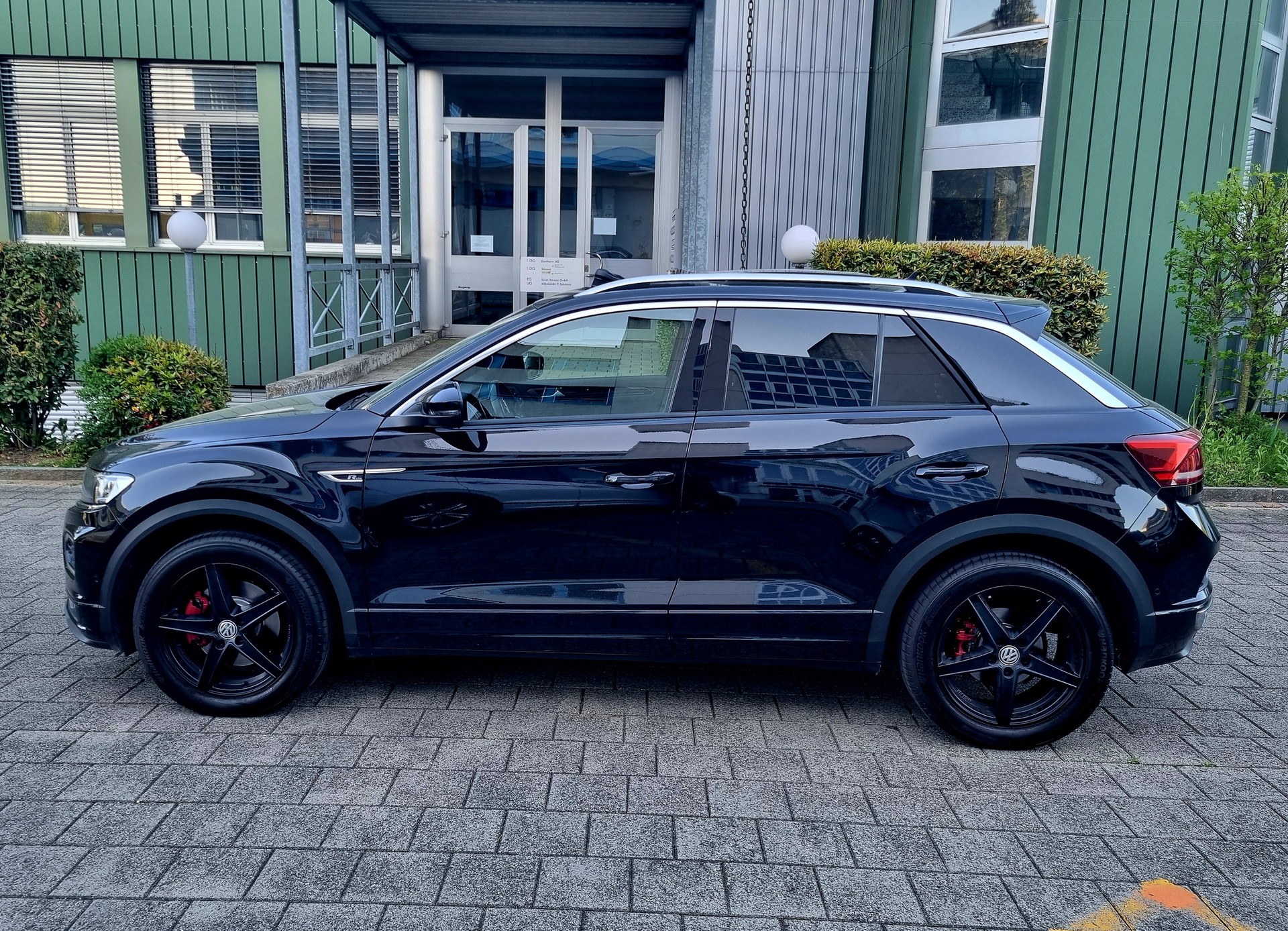 VW T-Roc 2.0 TDI R - Line DSG 4Motion-image-3