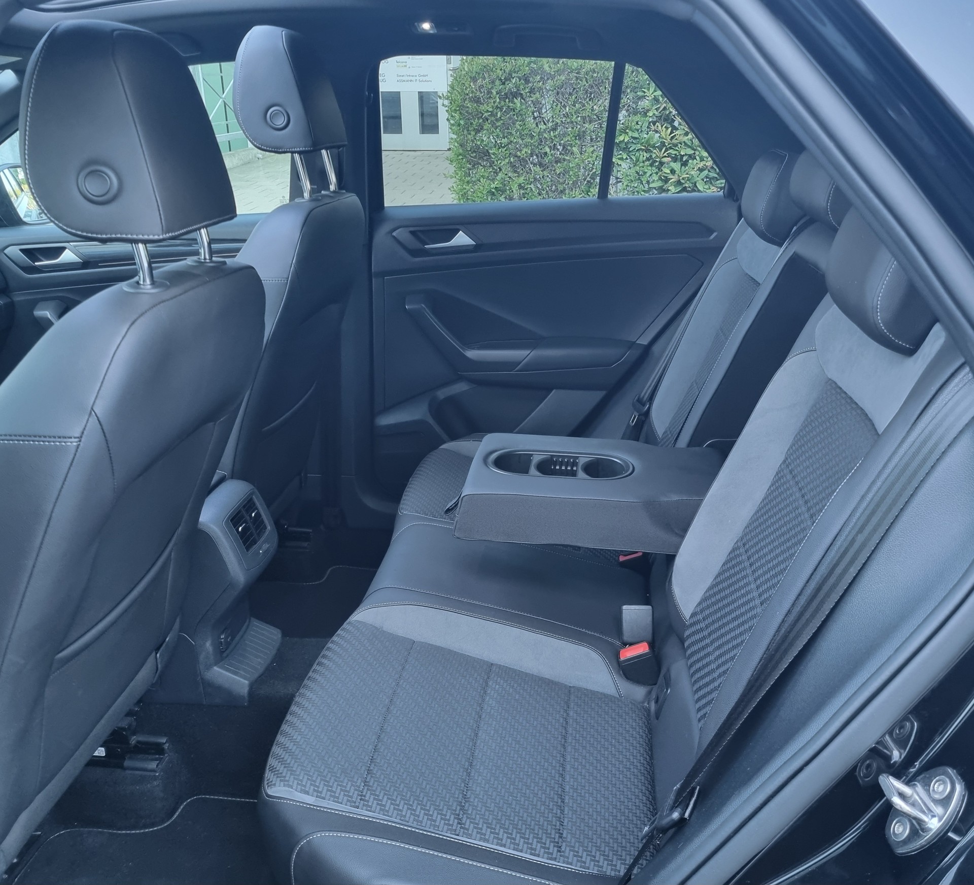 VW T-Roc 2.0 TDI R - Line DSG 4Motion-image-15