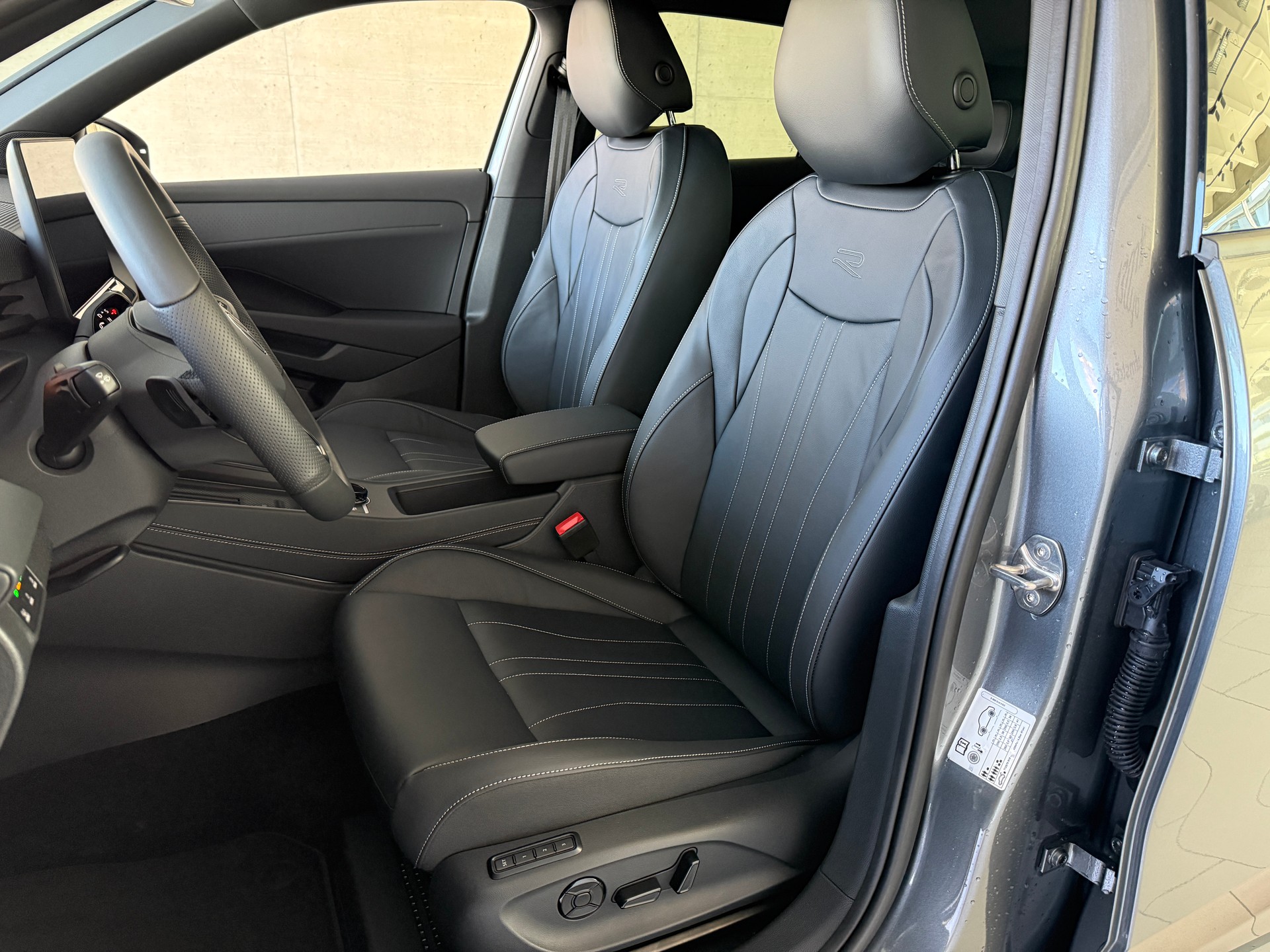 VW T-Roc 1.5 eTSI mHEV R-Line DSG-image-19
