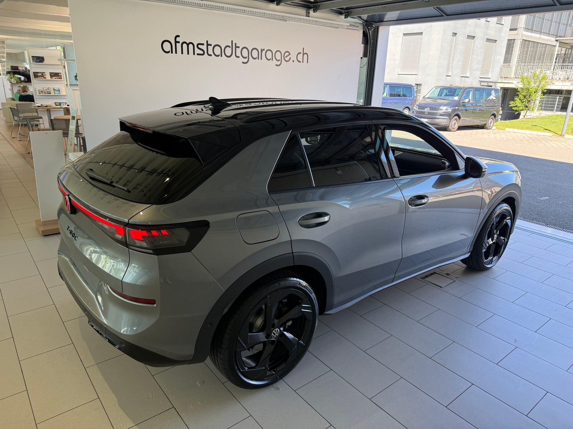 VW T-Roc 1.5 eTSI mHEV R-Line DSG-image-4