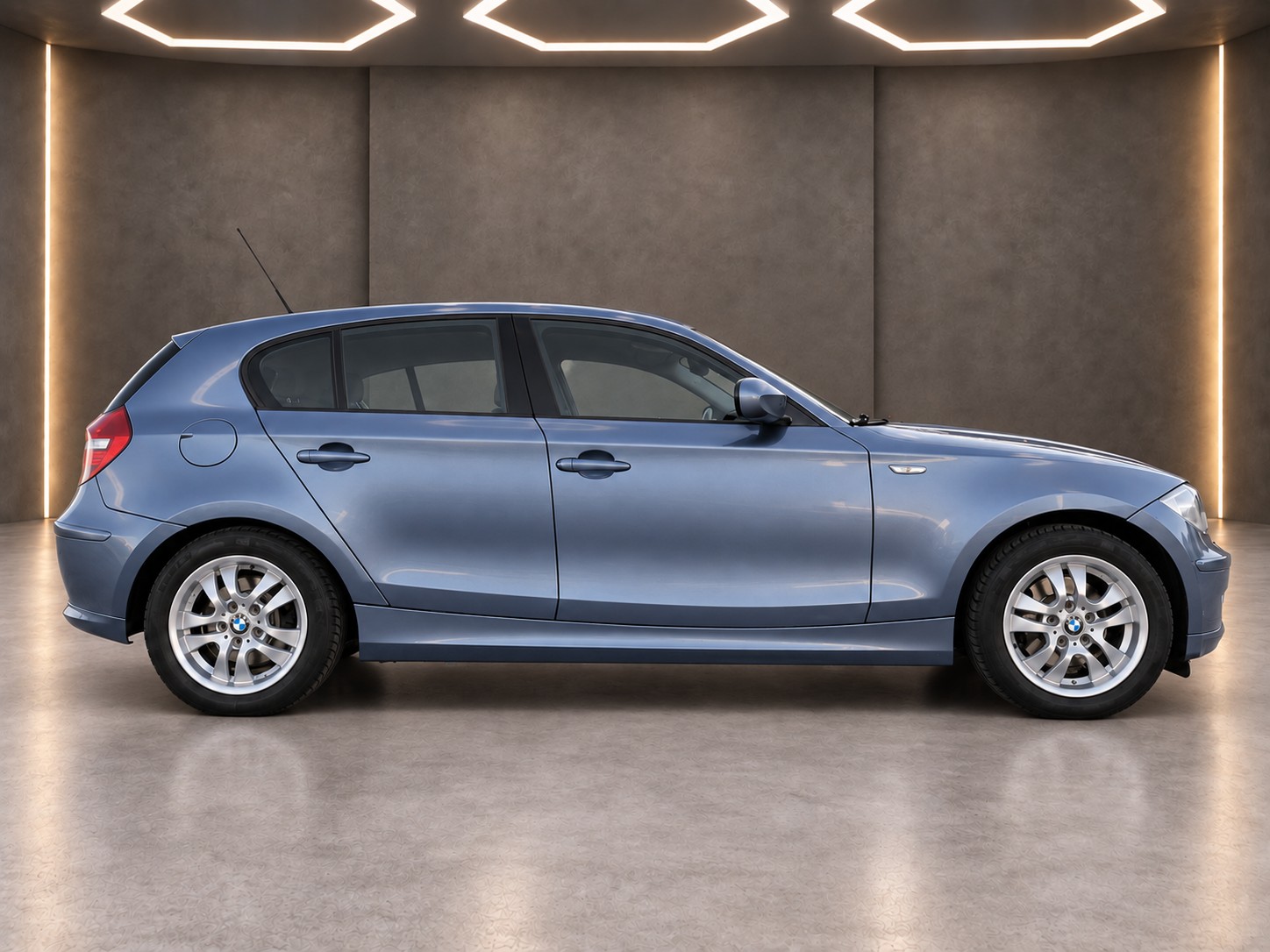 BMW 120i Steptronic-image-7