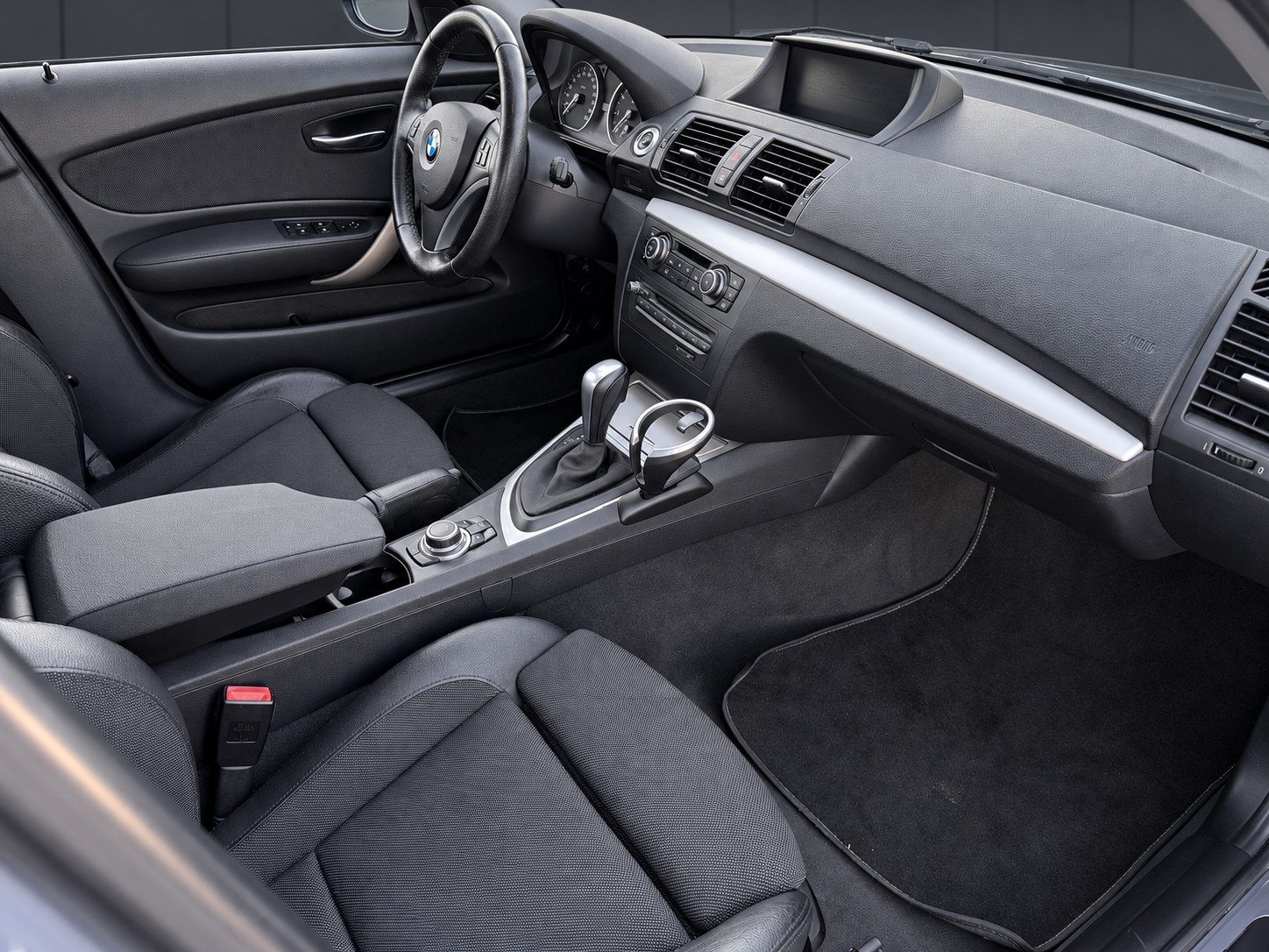 BMW 120i Steptronic-image-11
