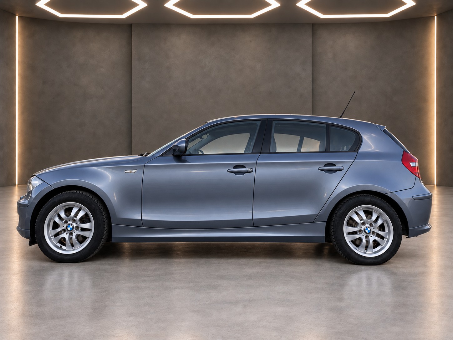 BMW 120i Steptronic-image-3