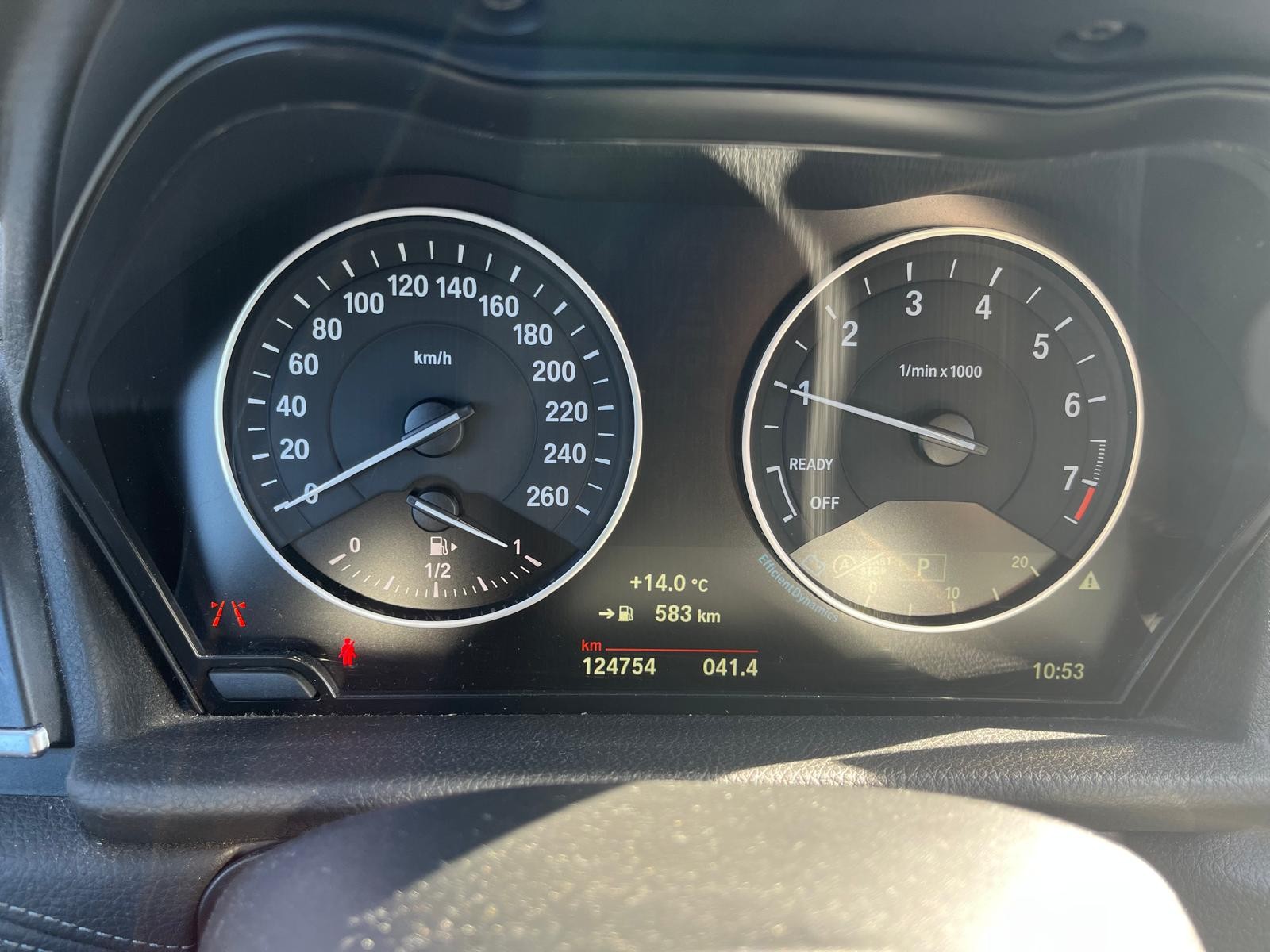 BMW 225i xDrive Active Tourer M Sport Steptronic-image-4