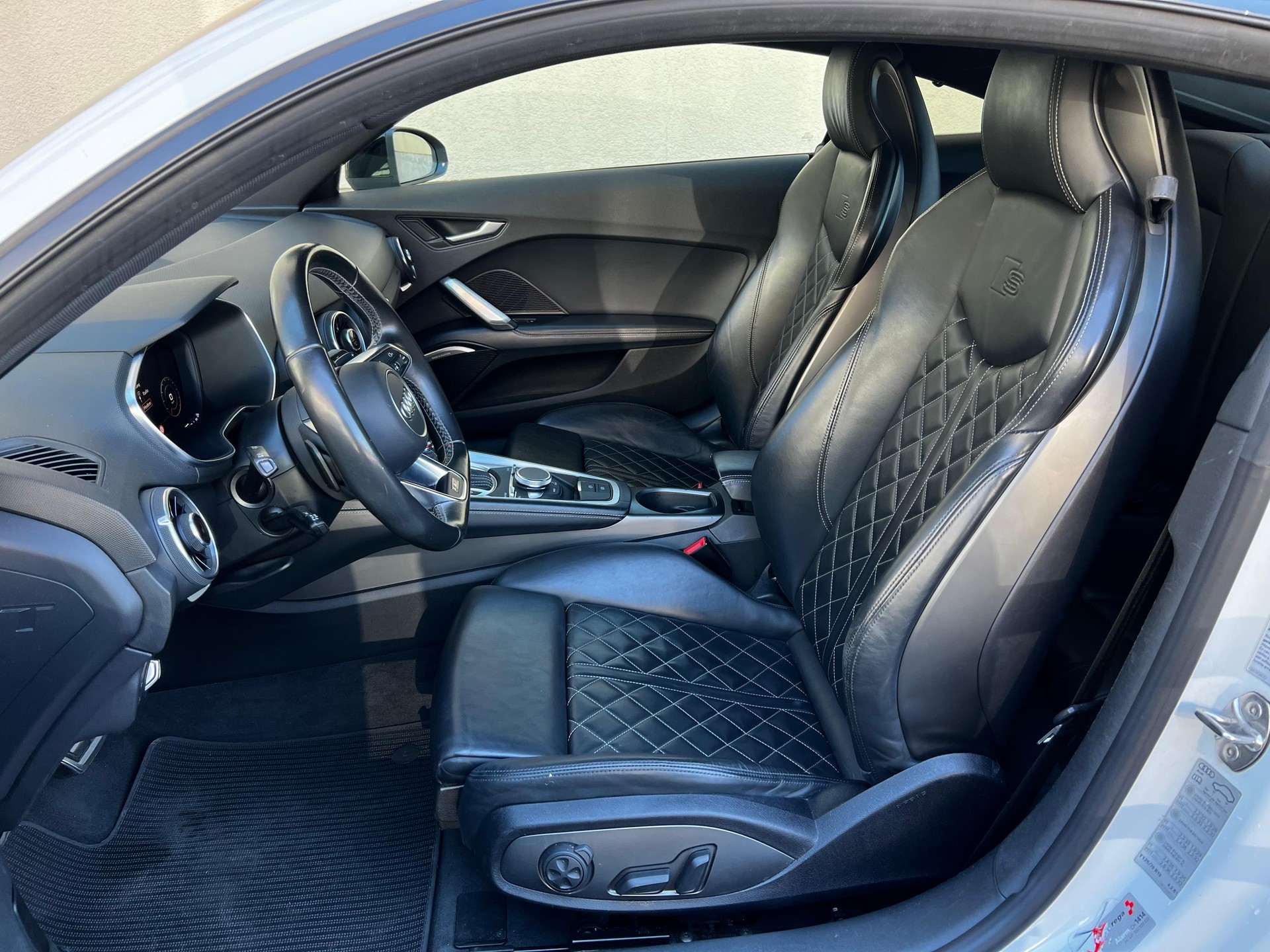 AUDI TTS Coupé 2.0 TFSI quattro S-tronic-image-10