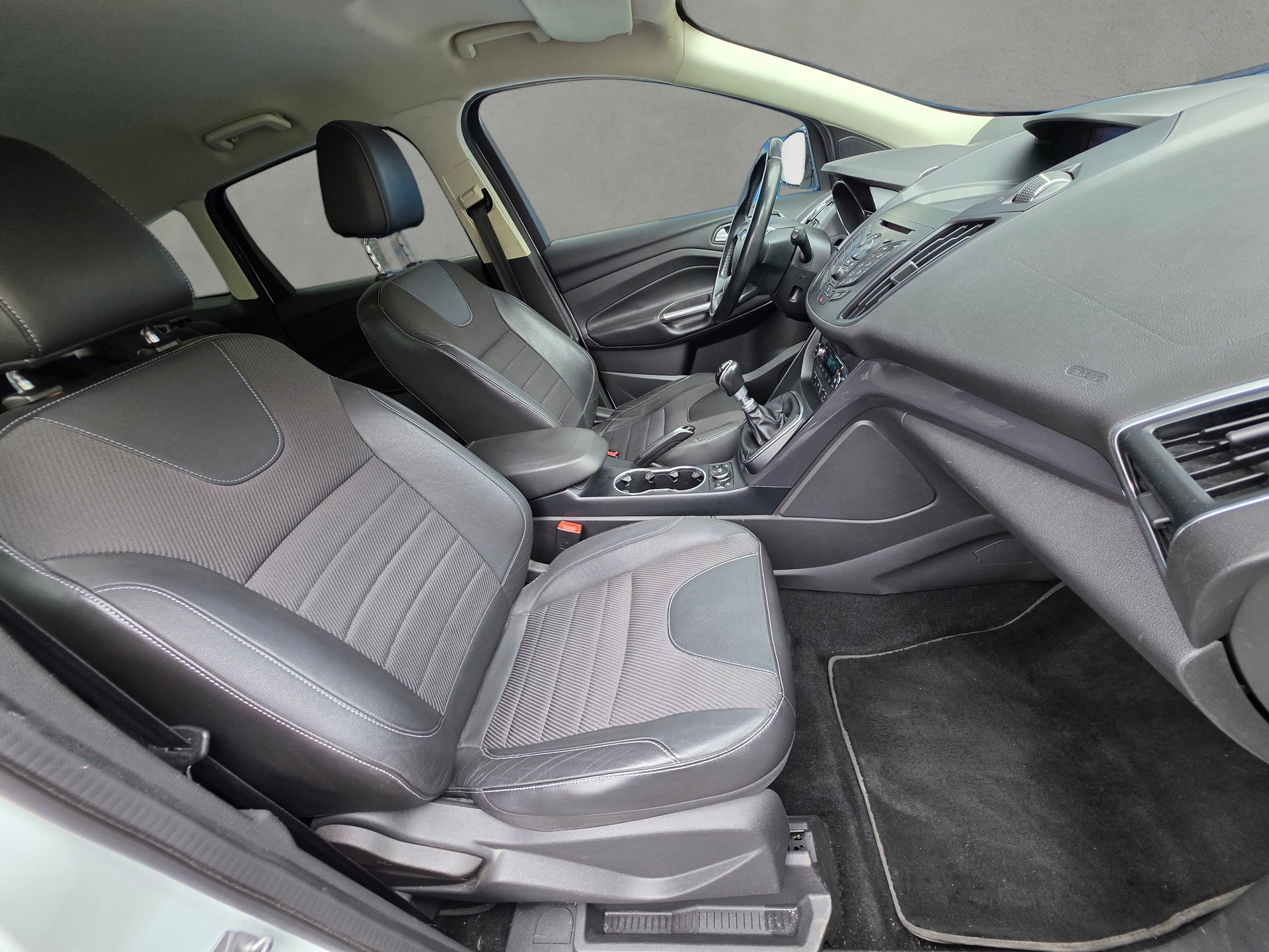 FORD Kuga 2.0 TDCi Titanium 4WD-image-15