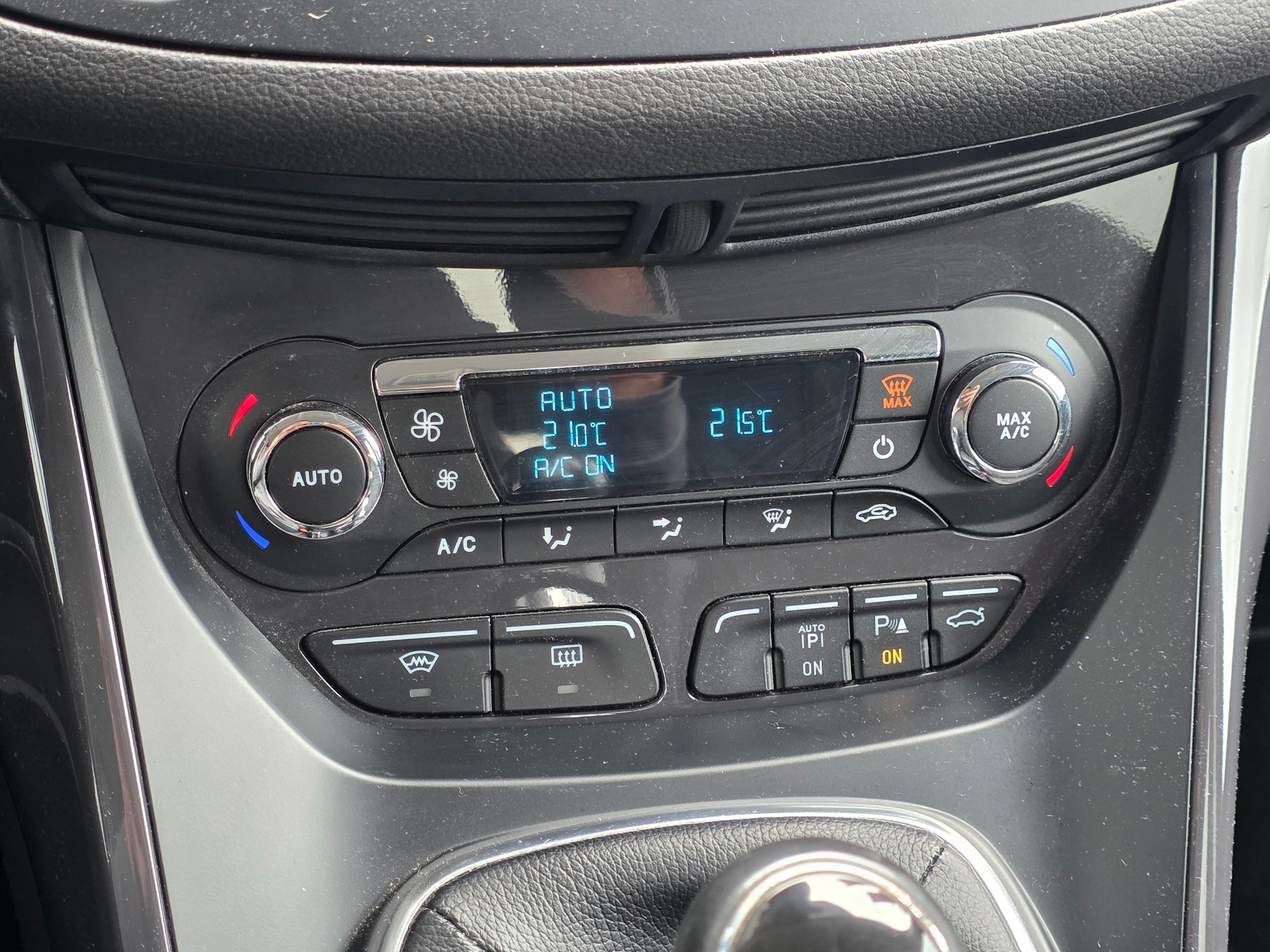FORD Kuga 2.0 TDCi Titanium 4WD-image-18