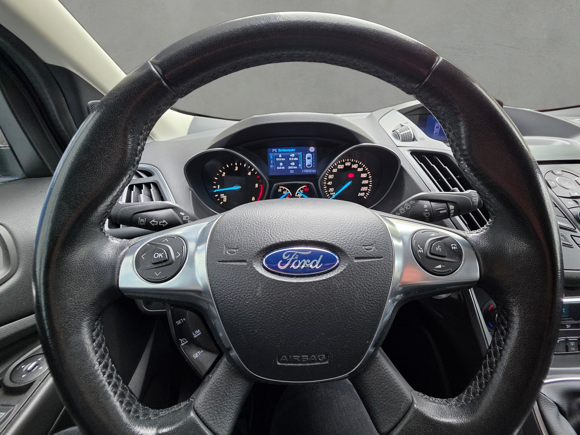 FORD Kuga 2.0 TDCi Titanium 4WD-image-17